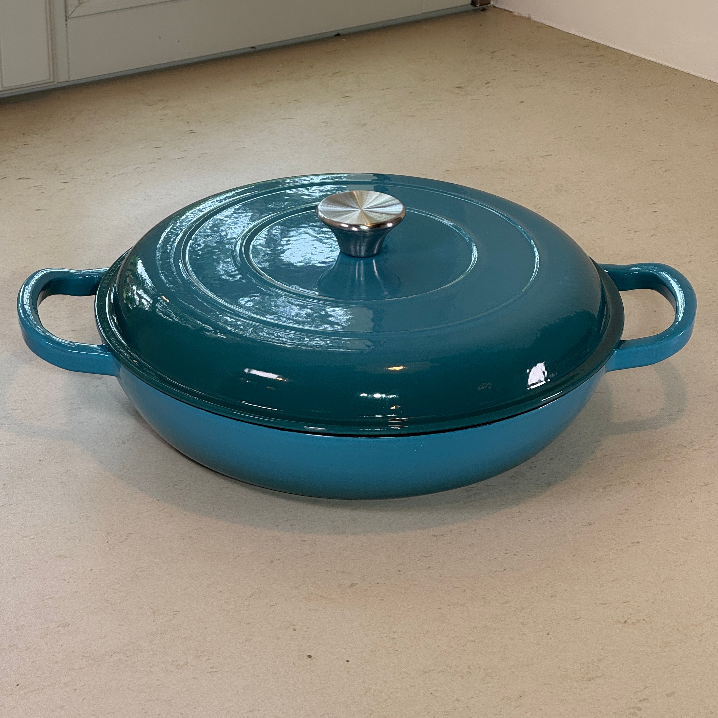 Faitout en fonte émaillée Turquoise assurant une diffusion lente et régulière de la chaleur pour une cuisson maîtrisée