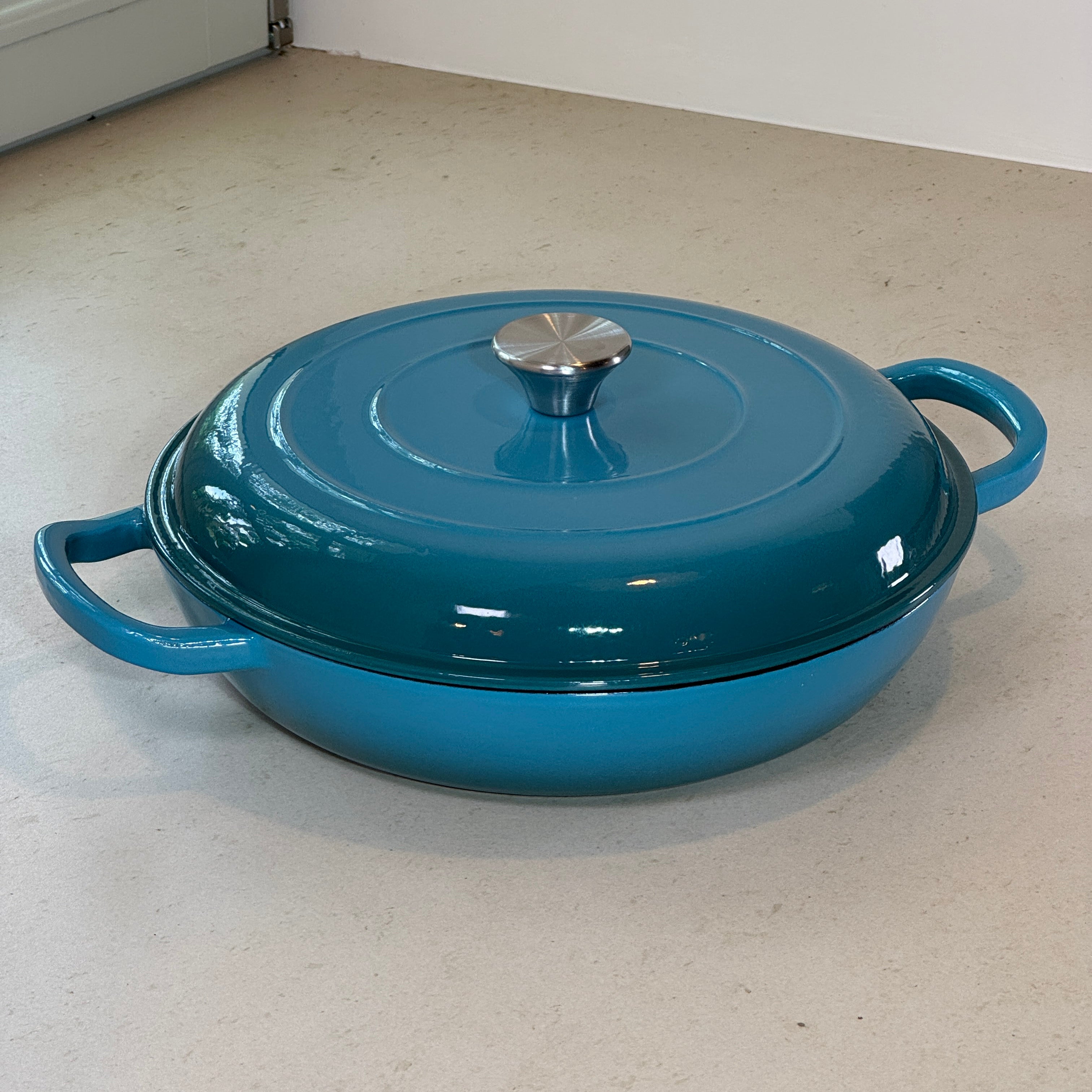 Faitout en fonte émaillée turquoise idéal pour plats mijotés, cuisine traditionnelle et recettes réconfortantes