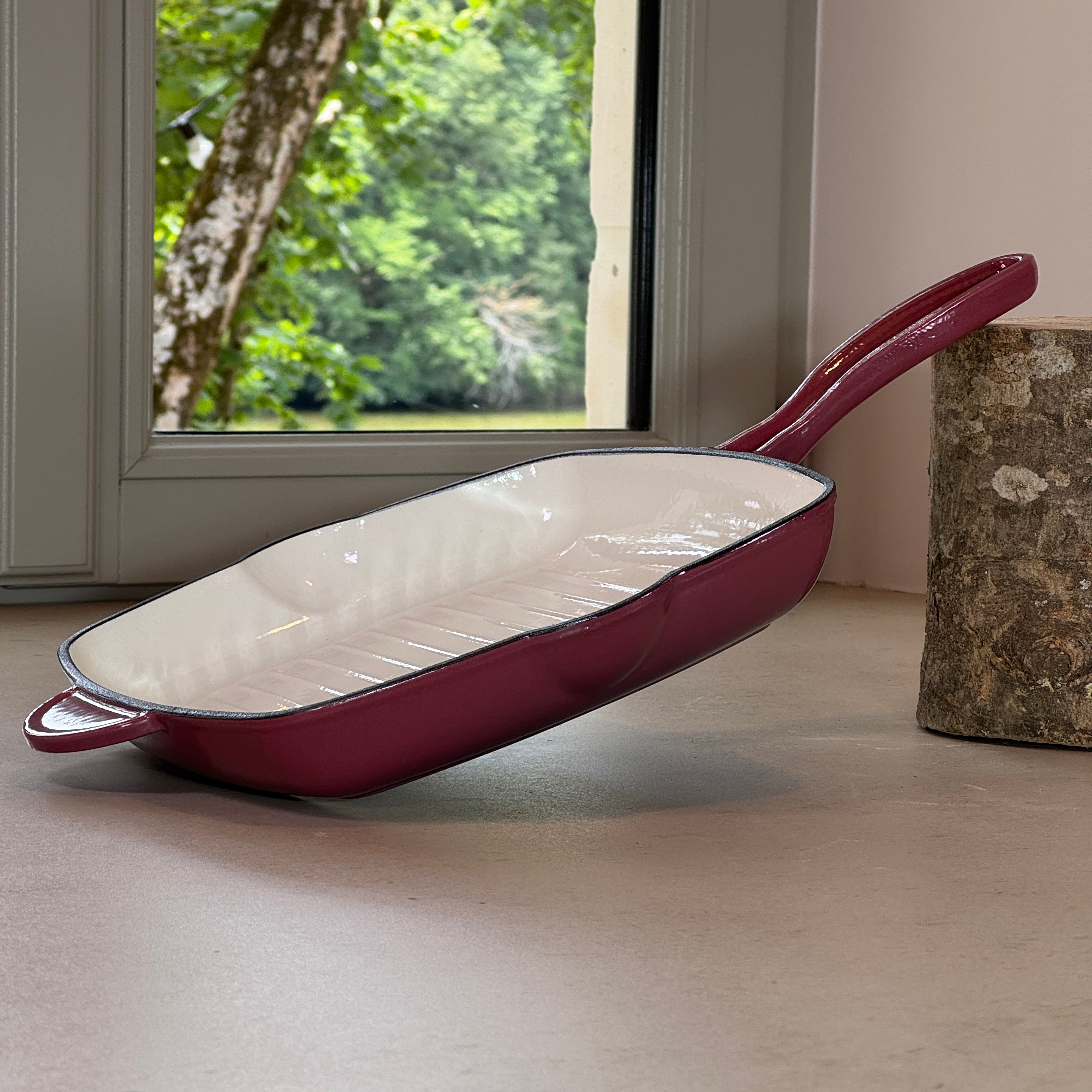 Grill carré en fonte émaillée Figue avec rainures pour une cuisson grillée homogène des viandes et poissons