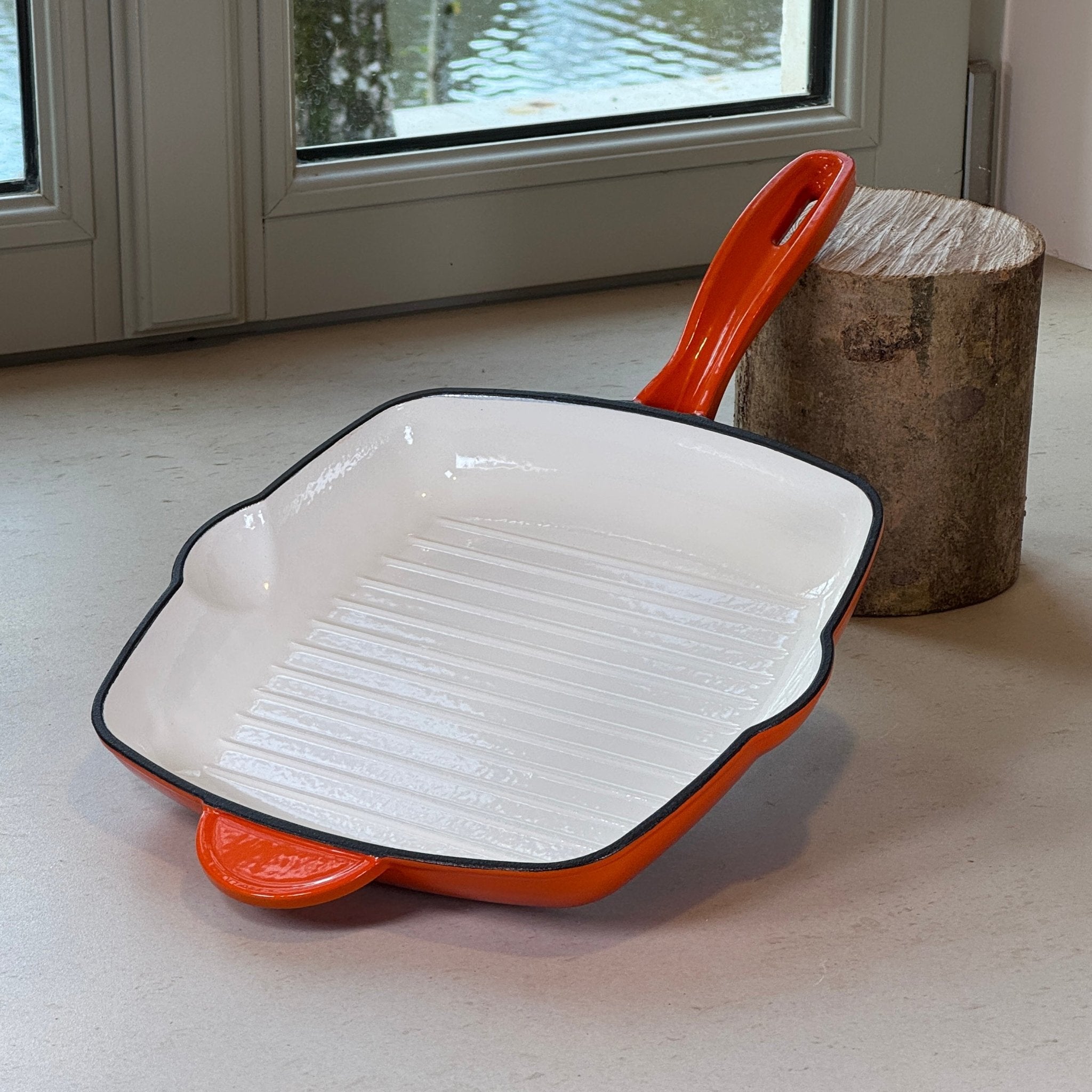 Grill carré en fonte émaillée Orange avec rainures pour une cuisson grillée homogène des viandes et poissons