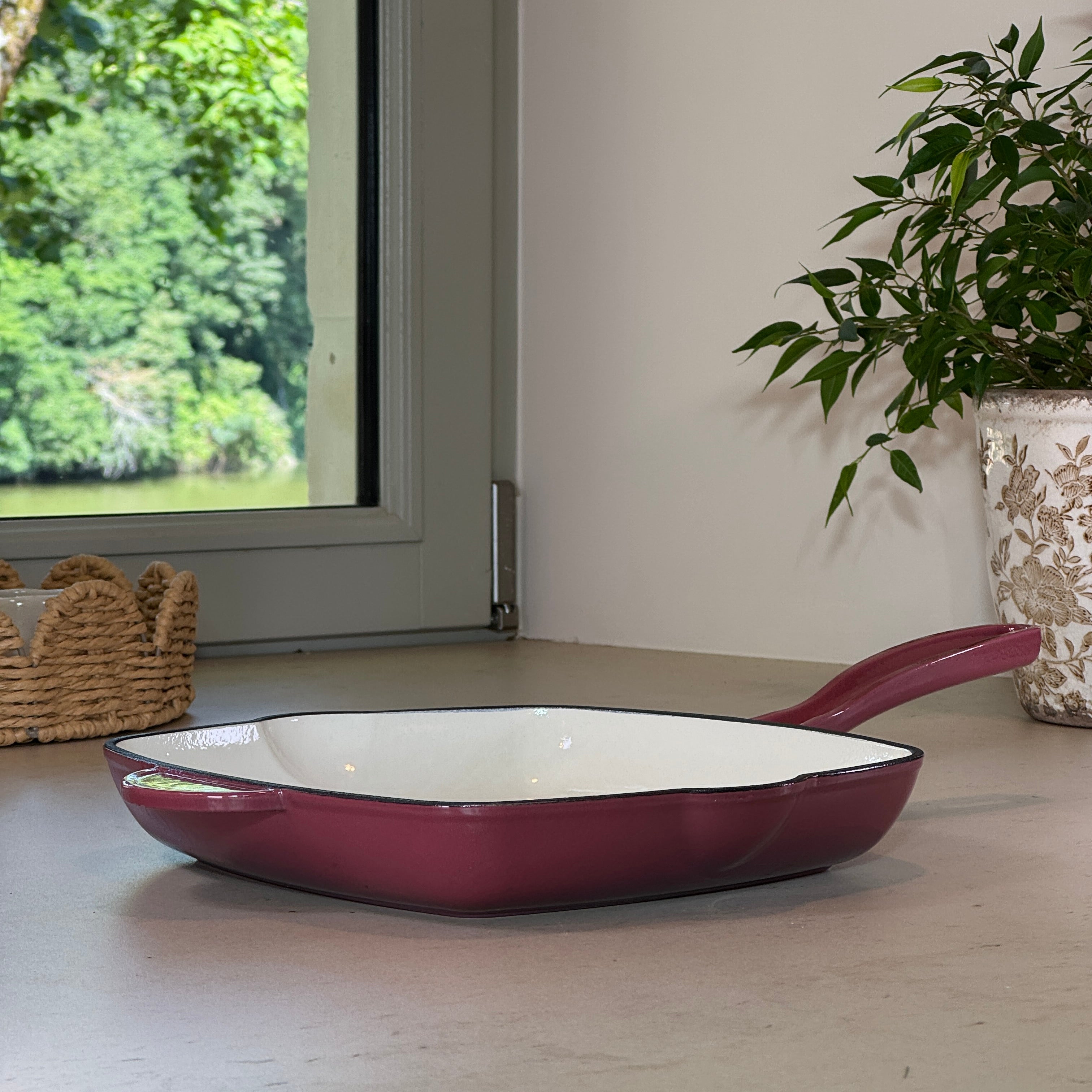 Grill rainuré en fonte émaillée Figue pour cuisson saine des viandes et légumes