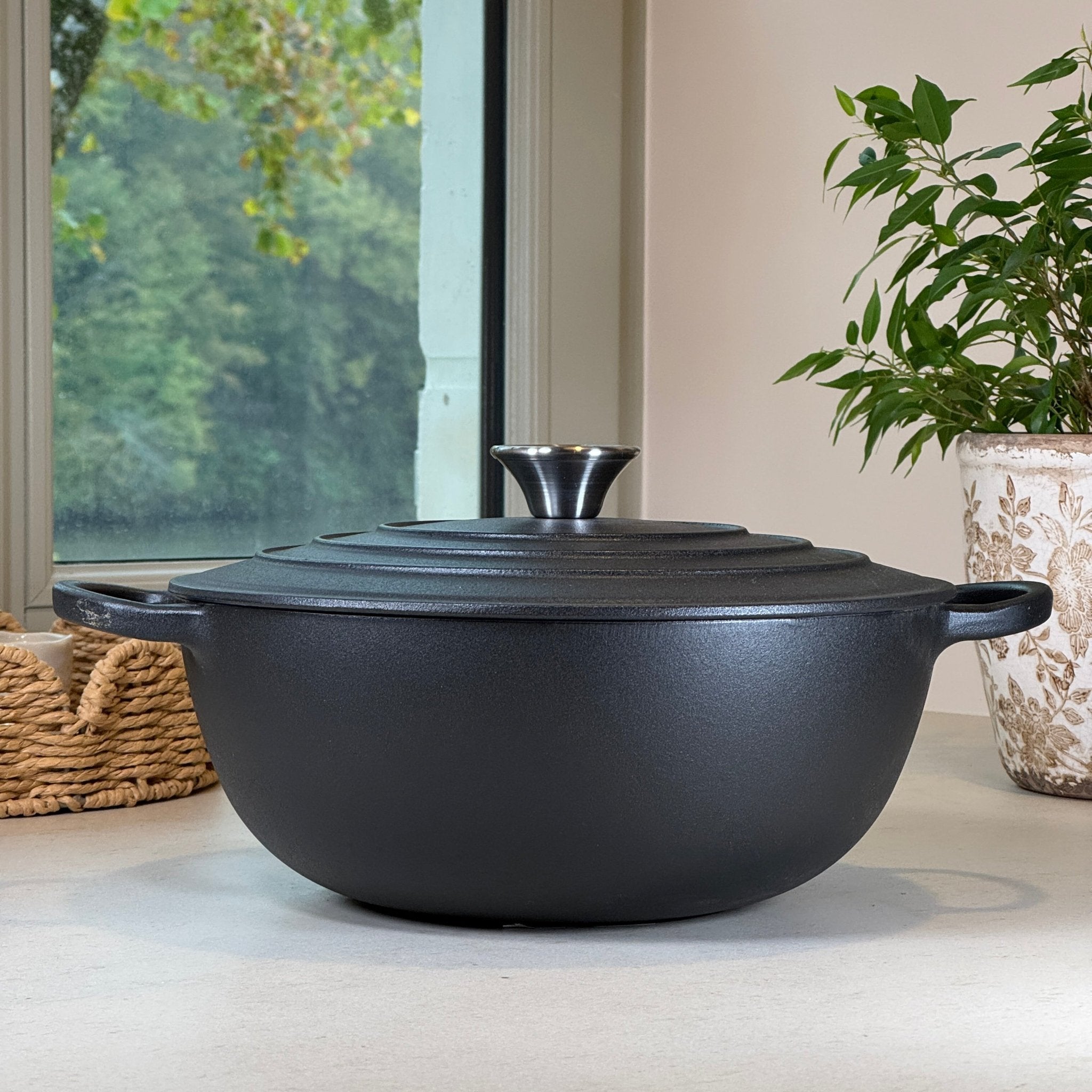 Marmite en fonte Noir Mat 26 cm idéale pour soupes, bouillons et plats mijotés