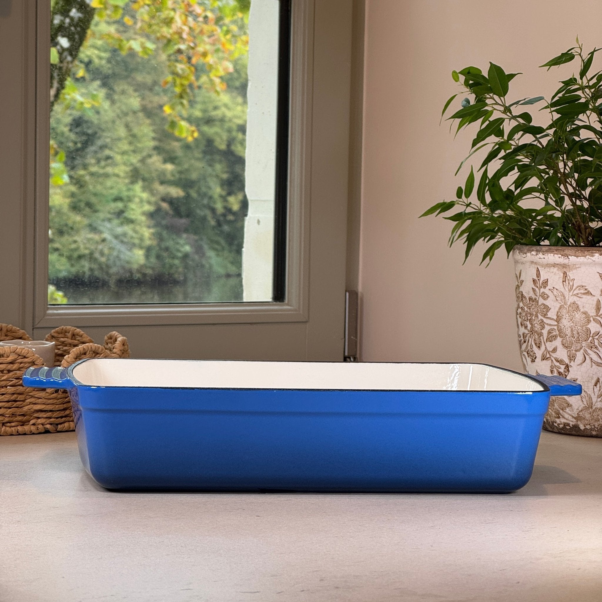 Plat à rôtir en fonte émaillée Bleu Myrtille idéal pour gratins, rôtis et plats au four