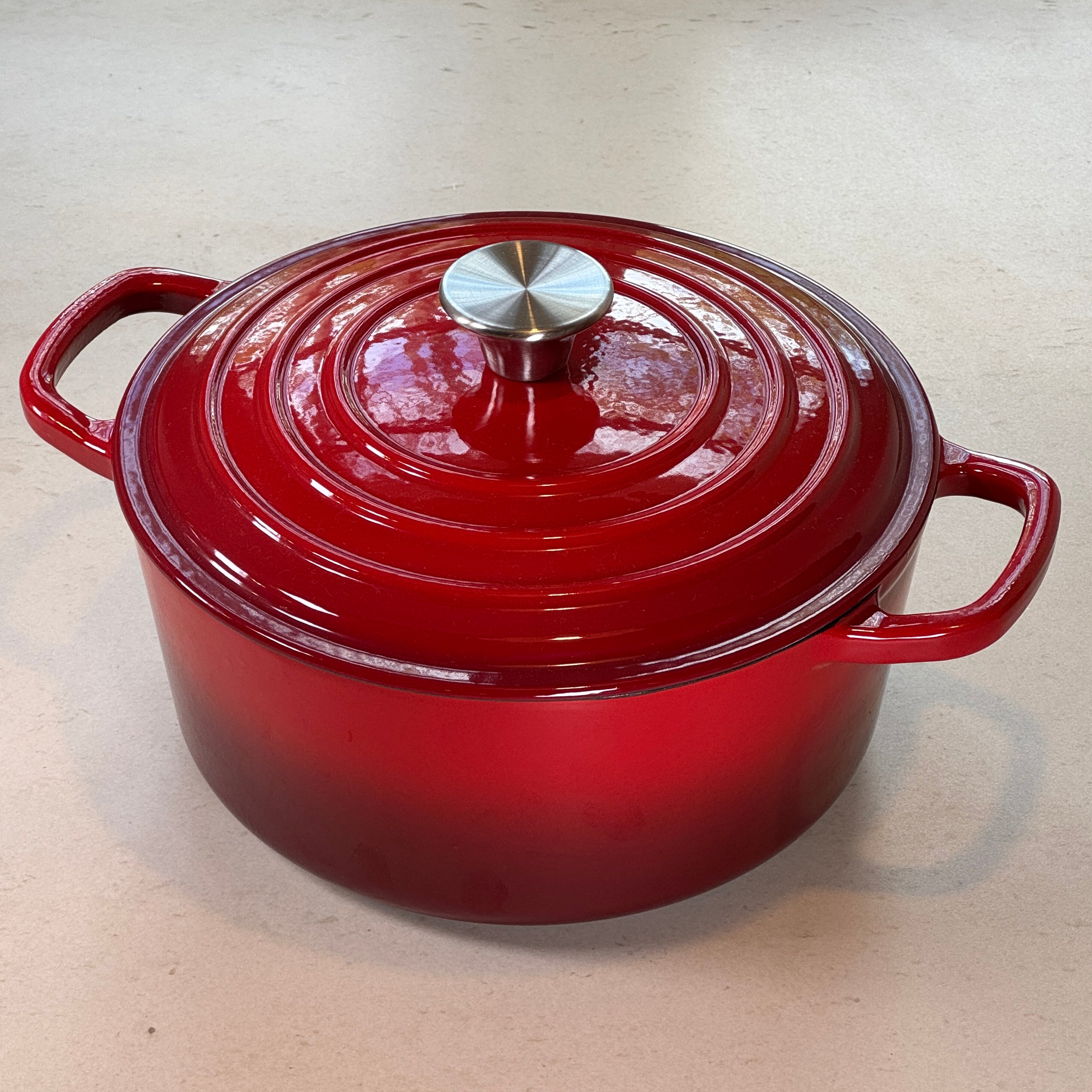 Cocotte ronde en fonte émaillée – Rouge Cerise