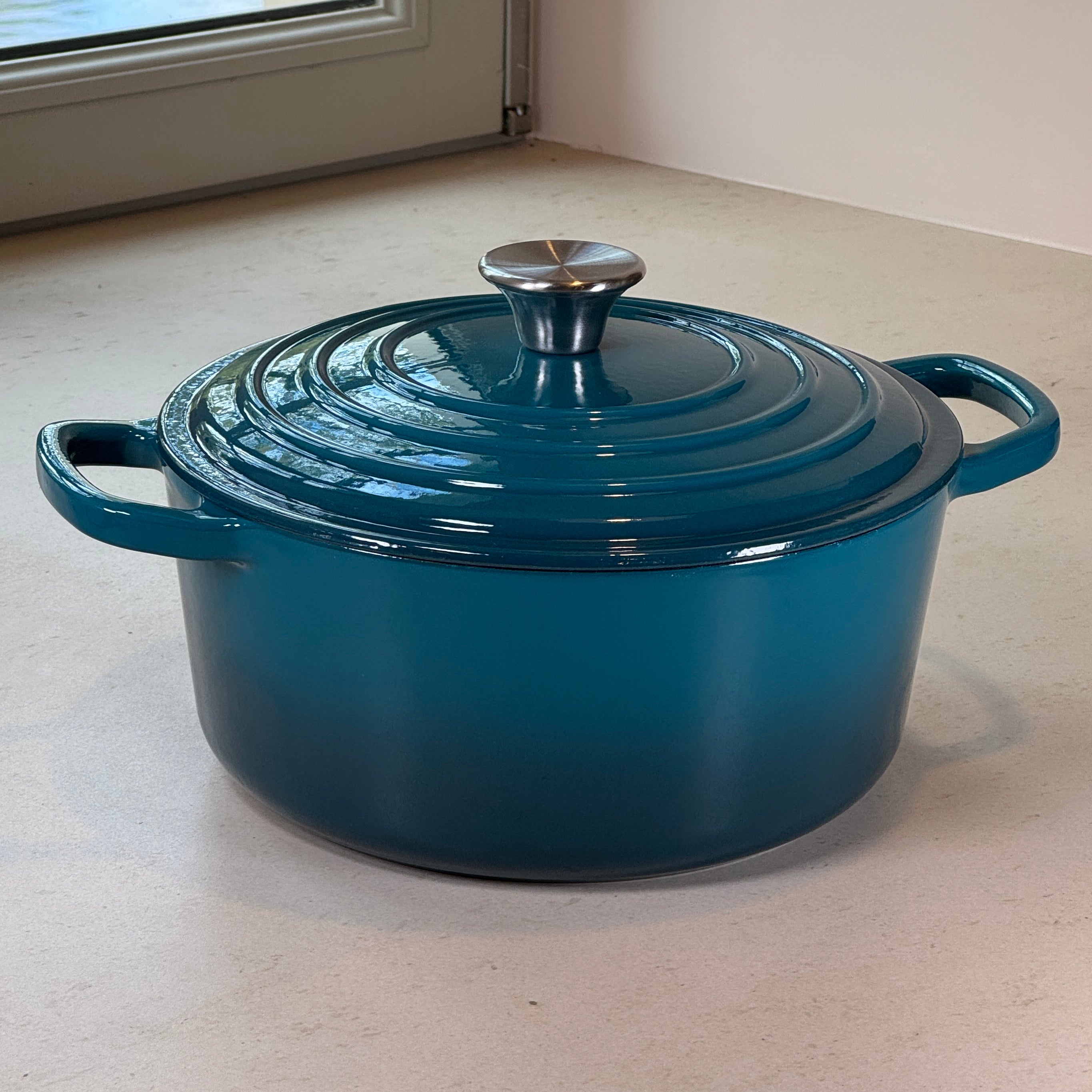 Cocotte ronde en fonte émaillée – Bleu Cyan