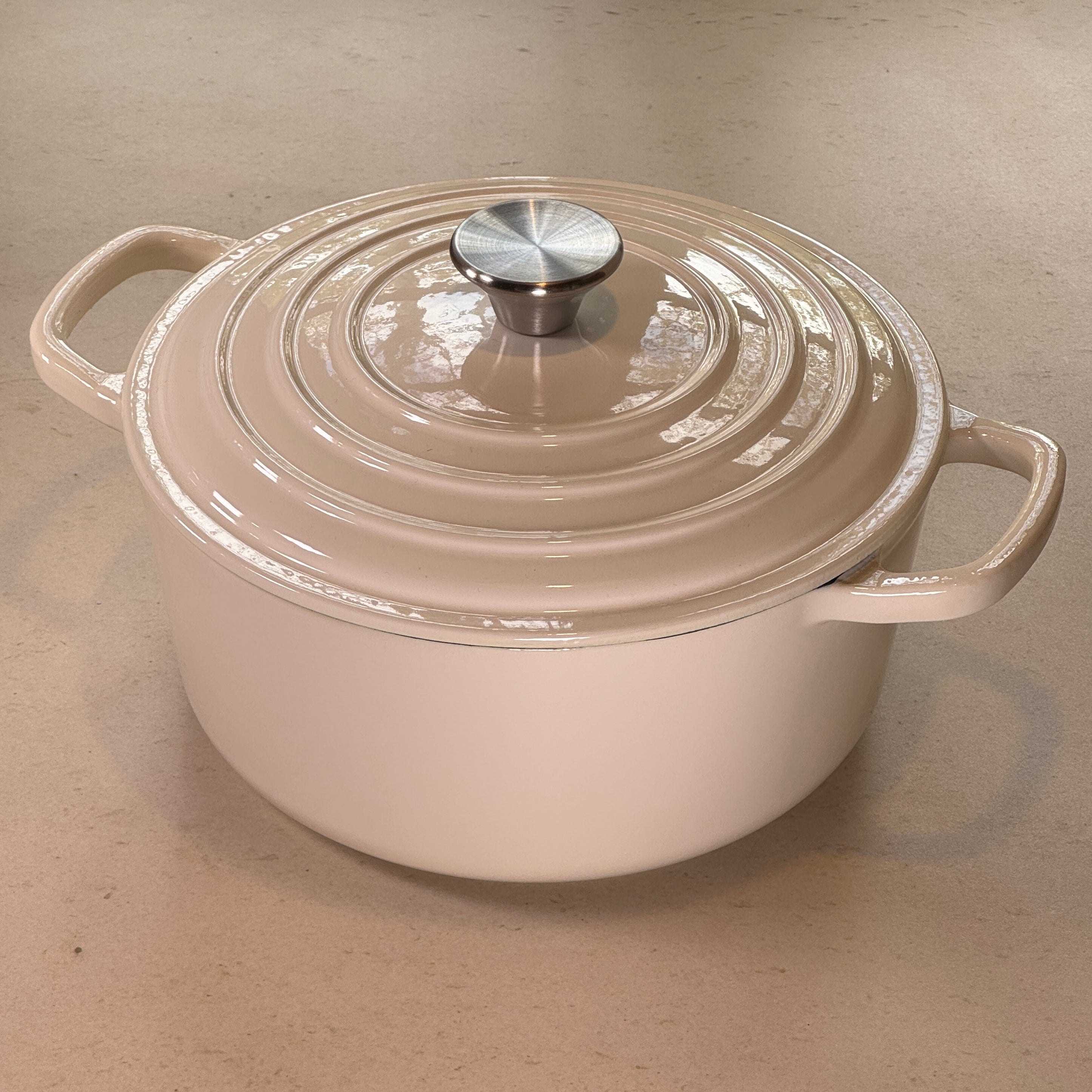Cocotte ronde en fonte émaillée – Blanc Vanille