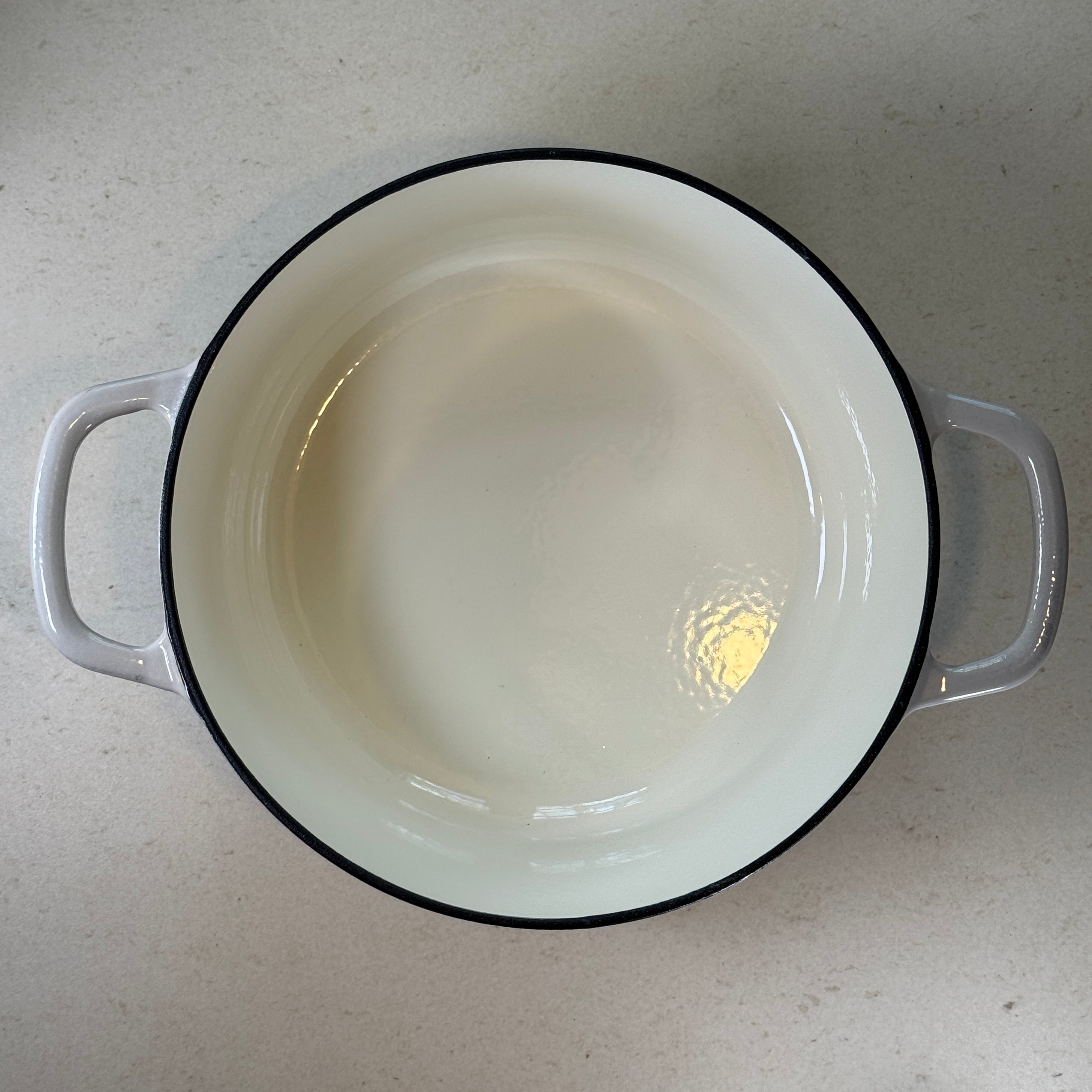 Cocotte ronde en fonte émaillée – Gris Meringue