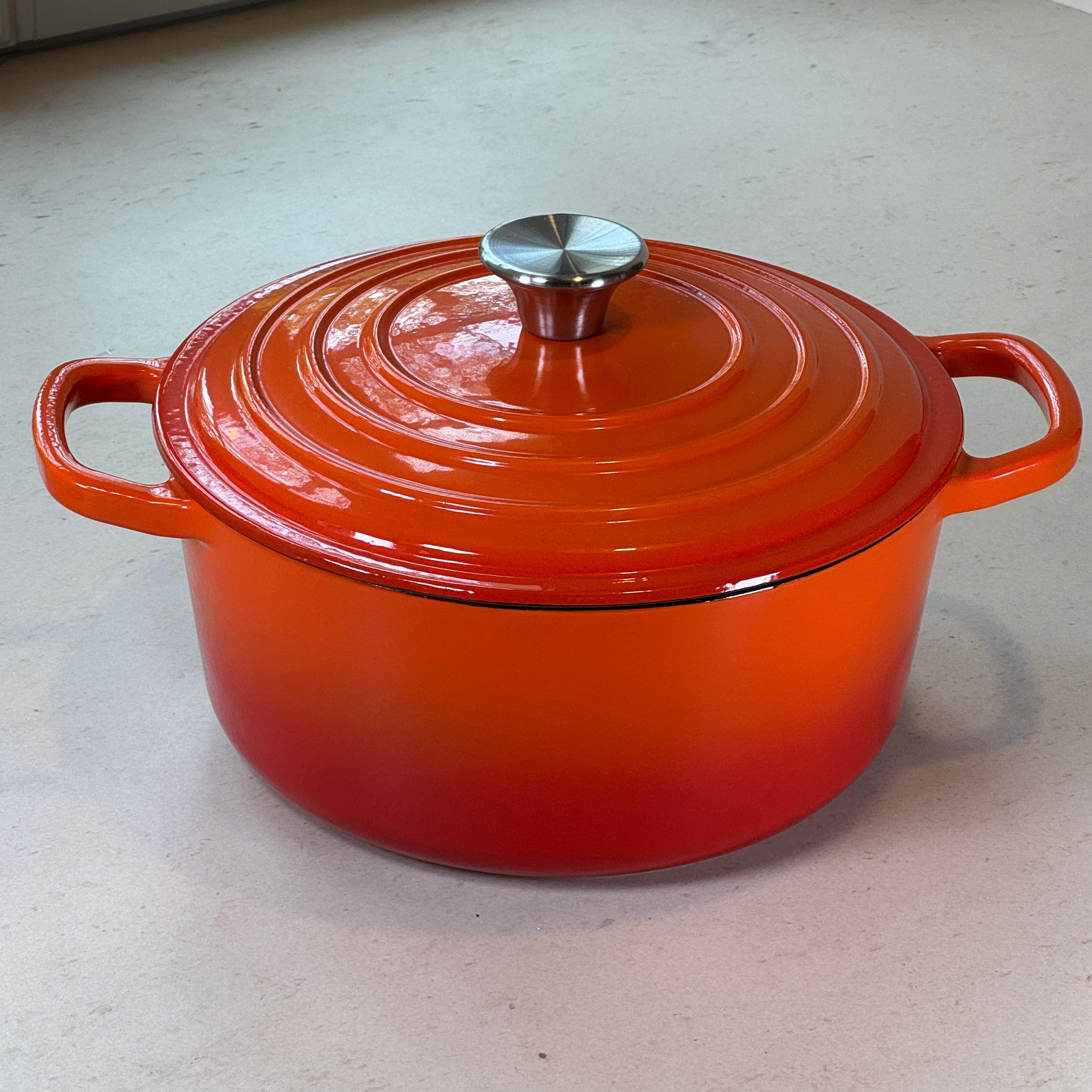 Cocotte ronde en fonte émaillée – Orange