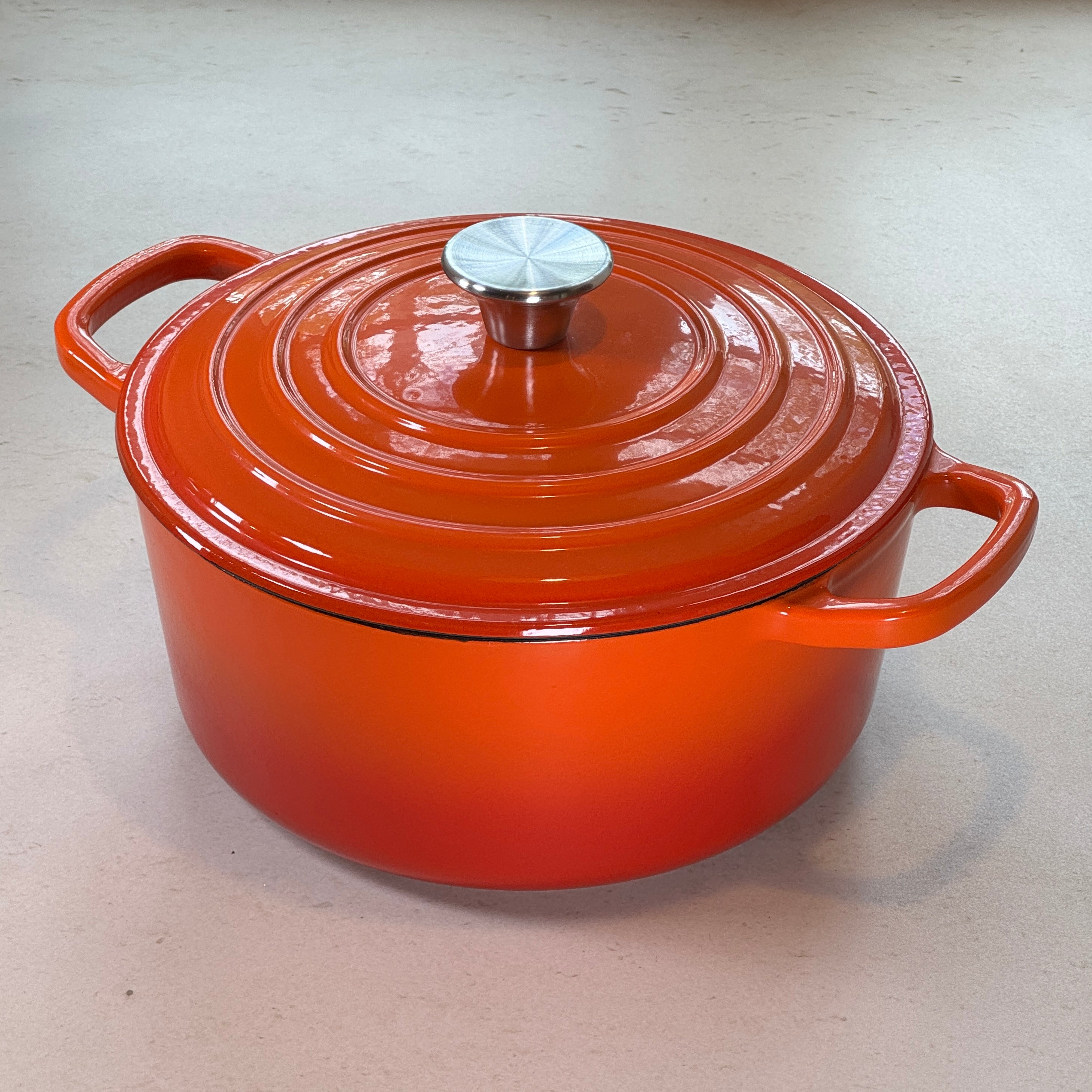 Cocotte ronde en fonte émaillée – Orange