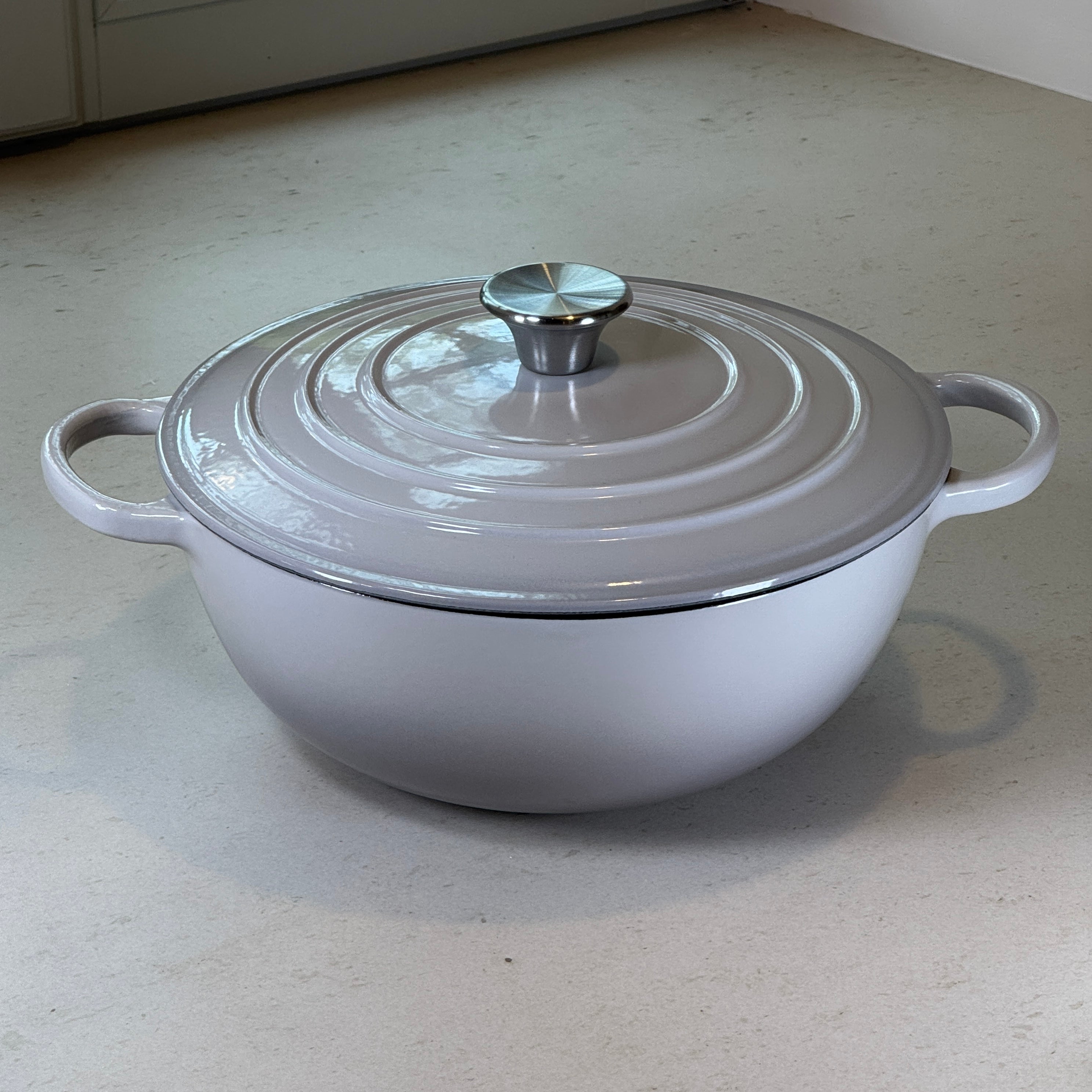 Marmite ronde en fonte émaillée – Gris Meringue