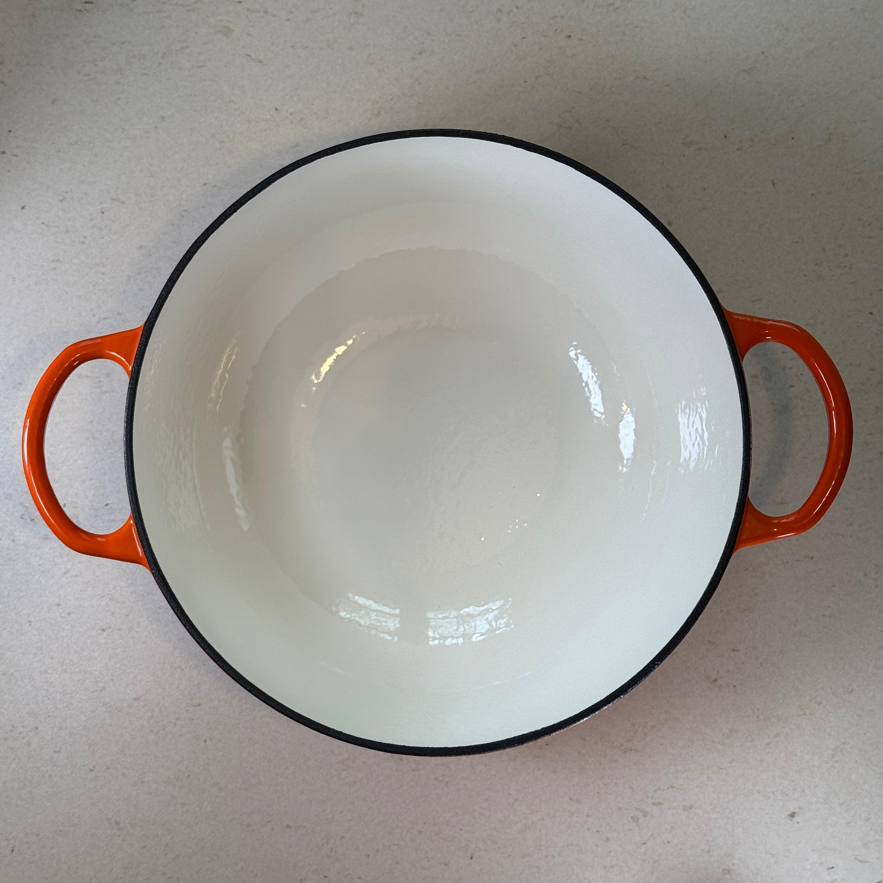 Marmite ronde en fonte émaillée – Orange