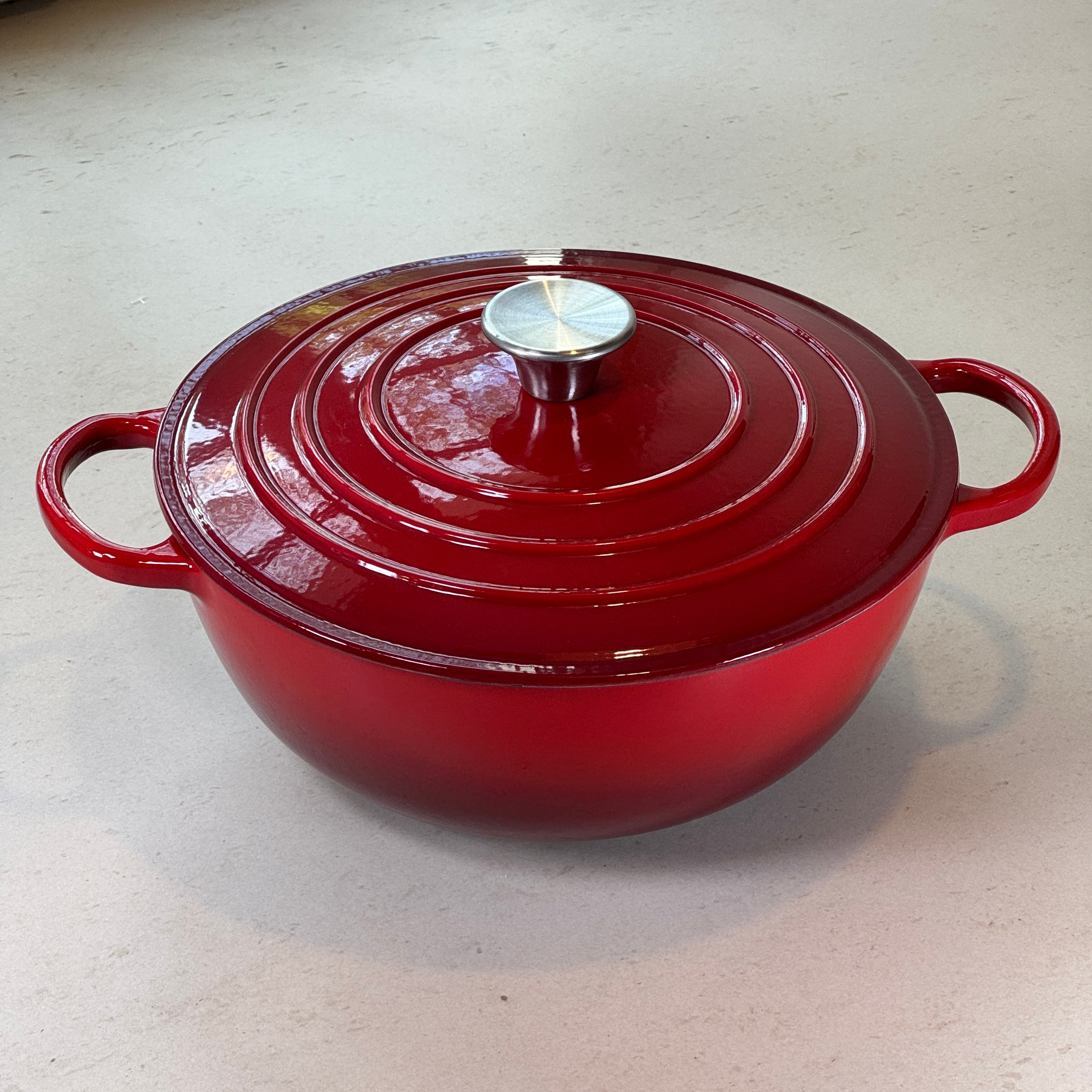 Marmite ronde en fonte émaillée – Rouge Cerise