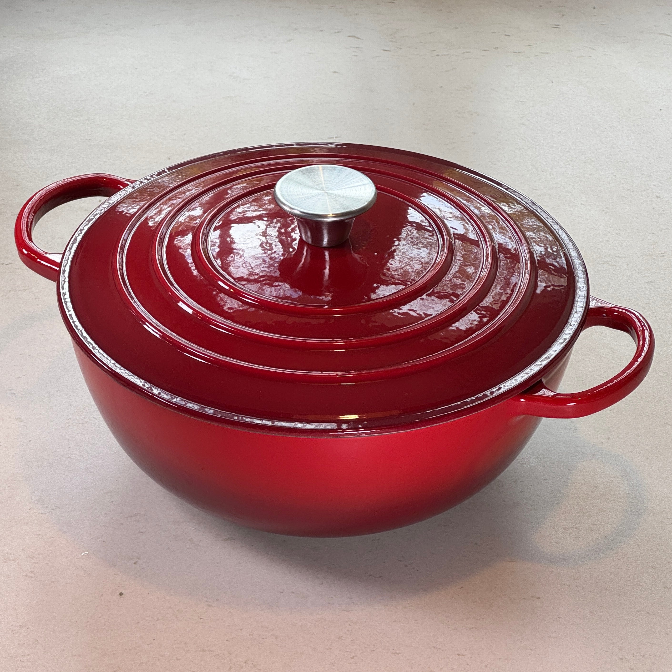 Marmite ronde en fonte émaillée – Rouge Cerise