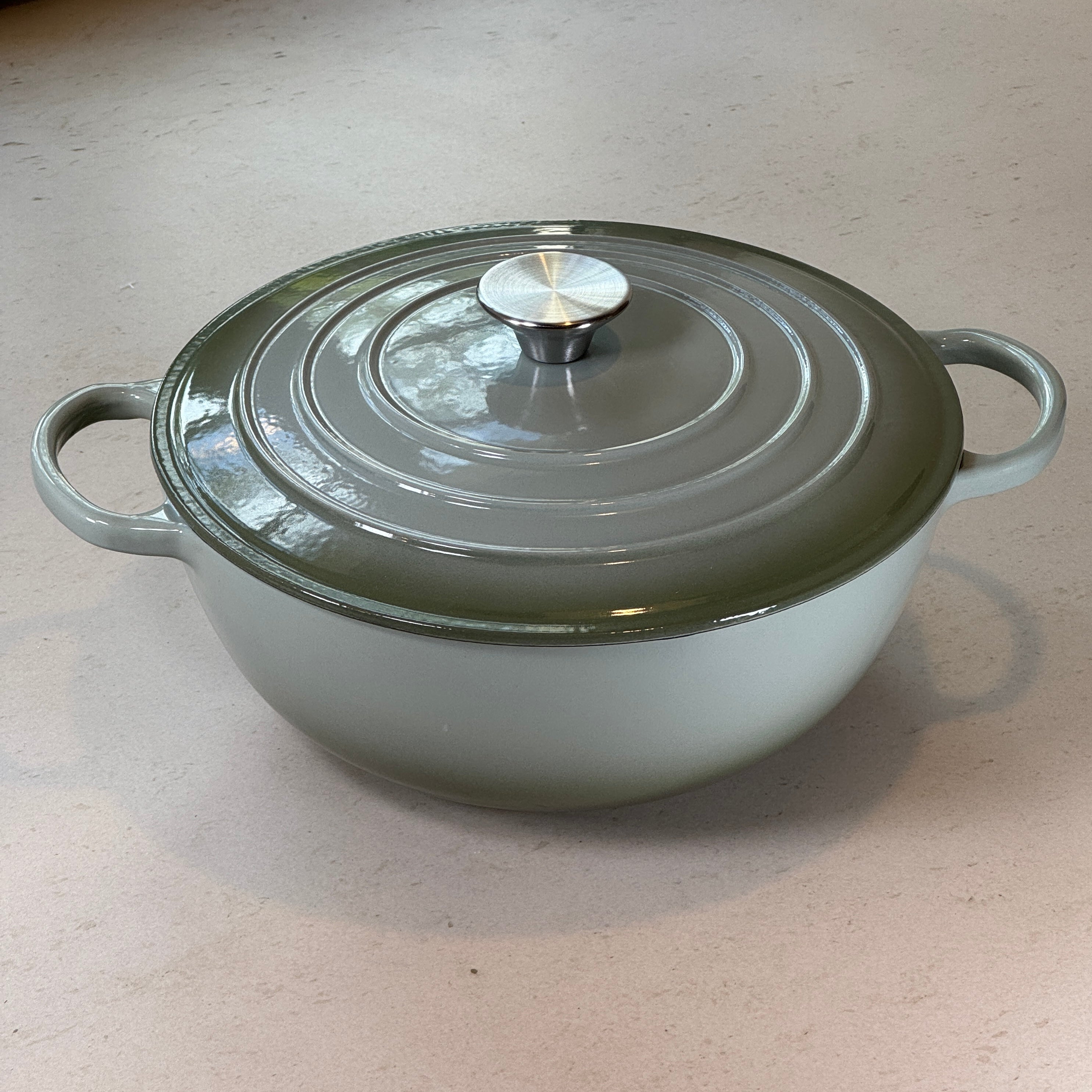 Marmite ronde en fonte émaillée – Vert Sauge