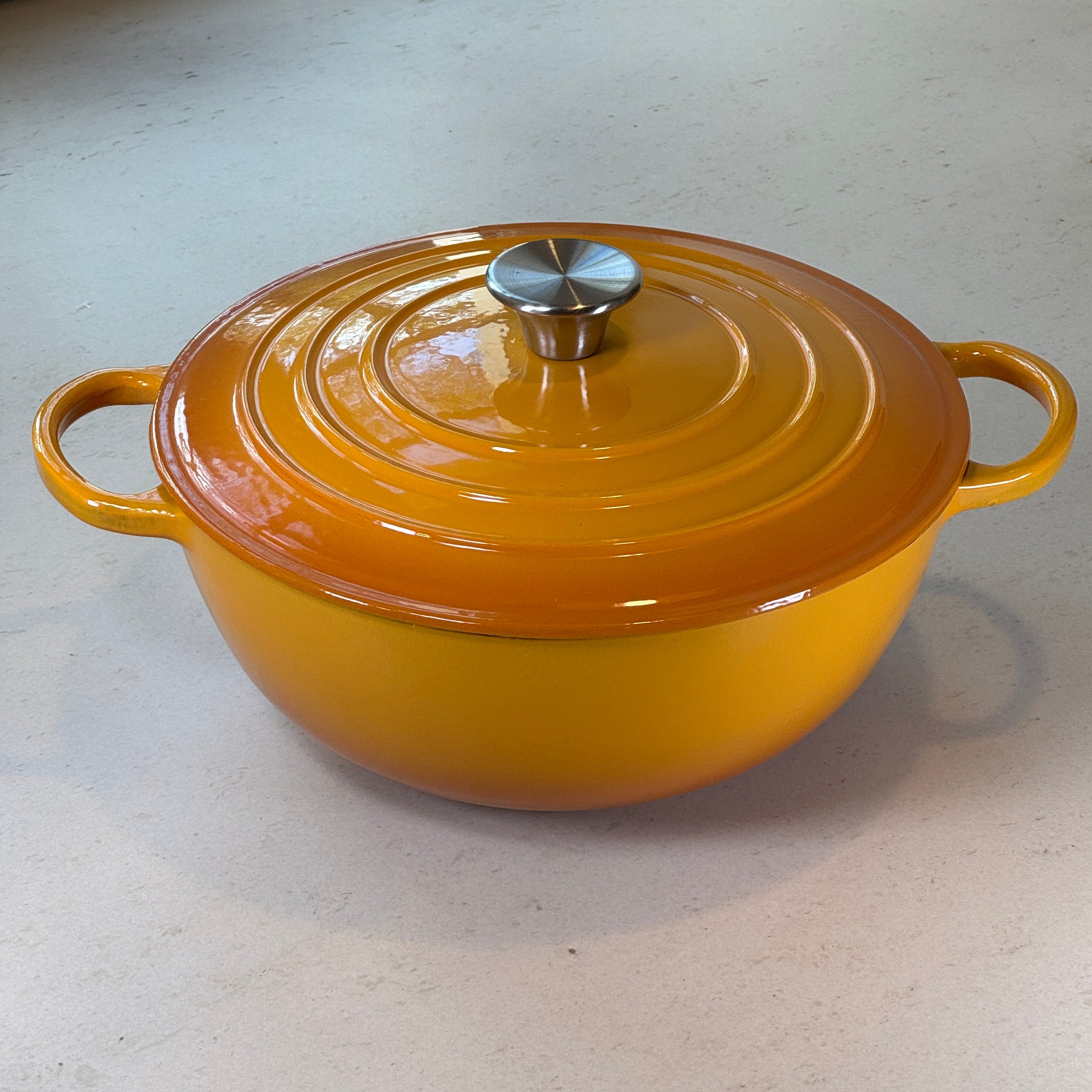 Marmite ronde en fonte émaillée – Jaune Moutarde