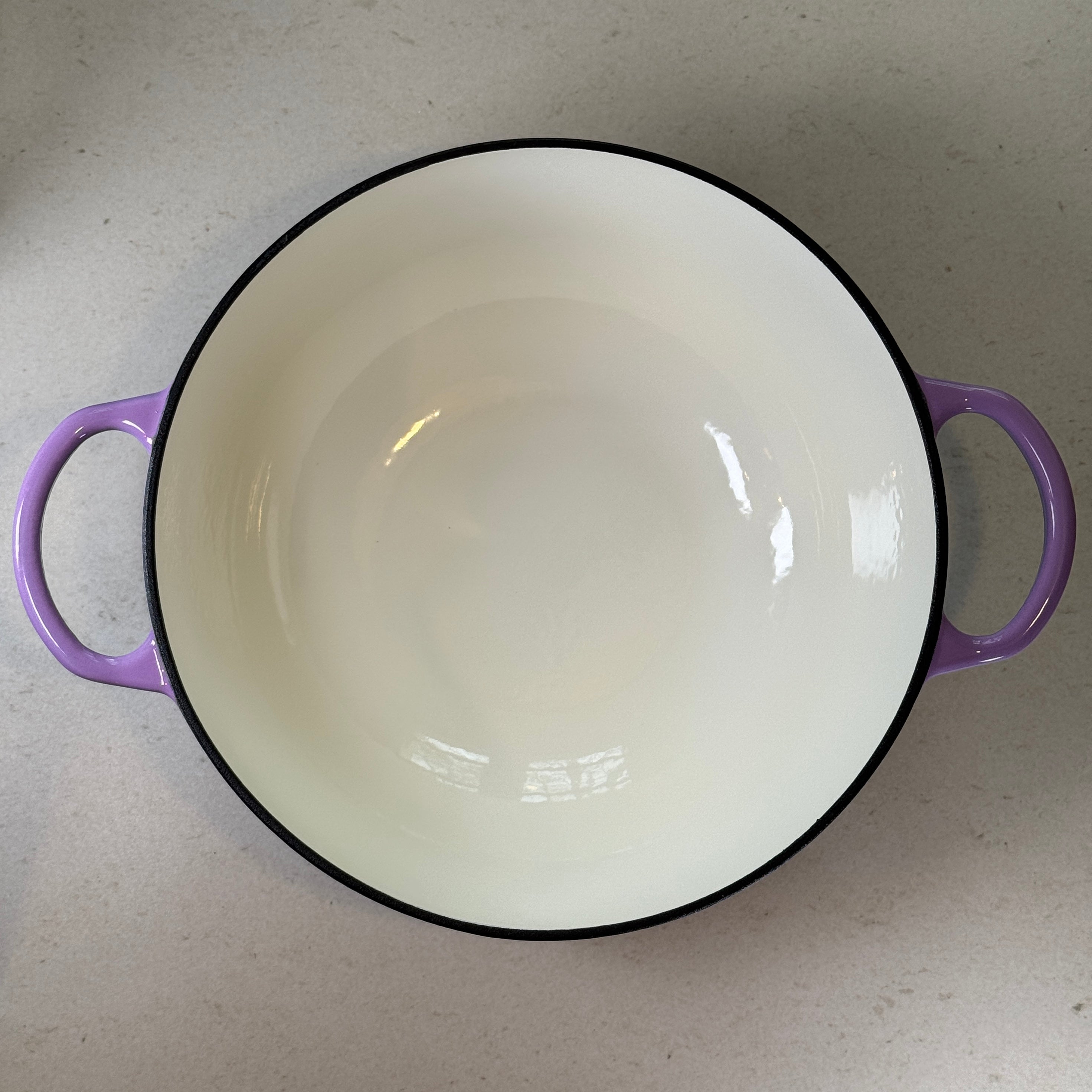 Marmite ronde en fonte émaillée – Violet Prune