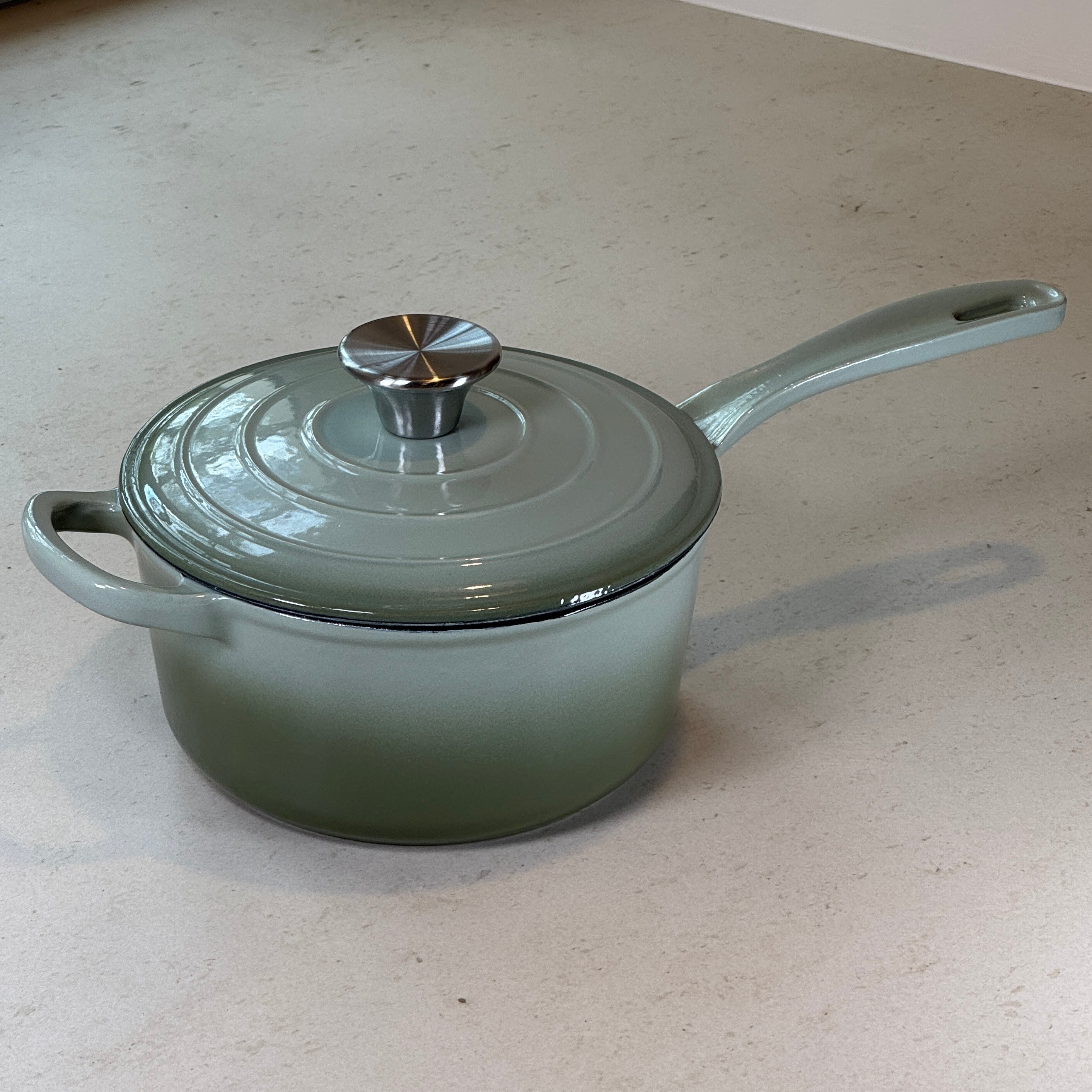 Casserole ronde en fonte émaillée –  Vert Sauge