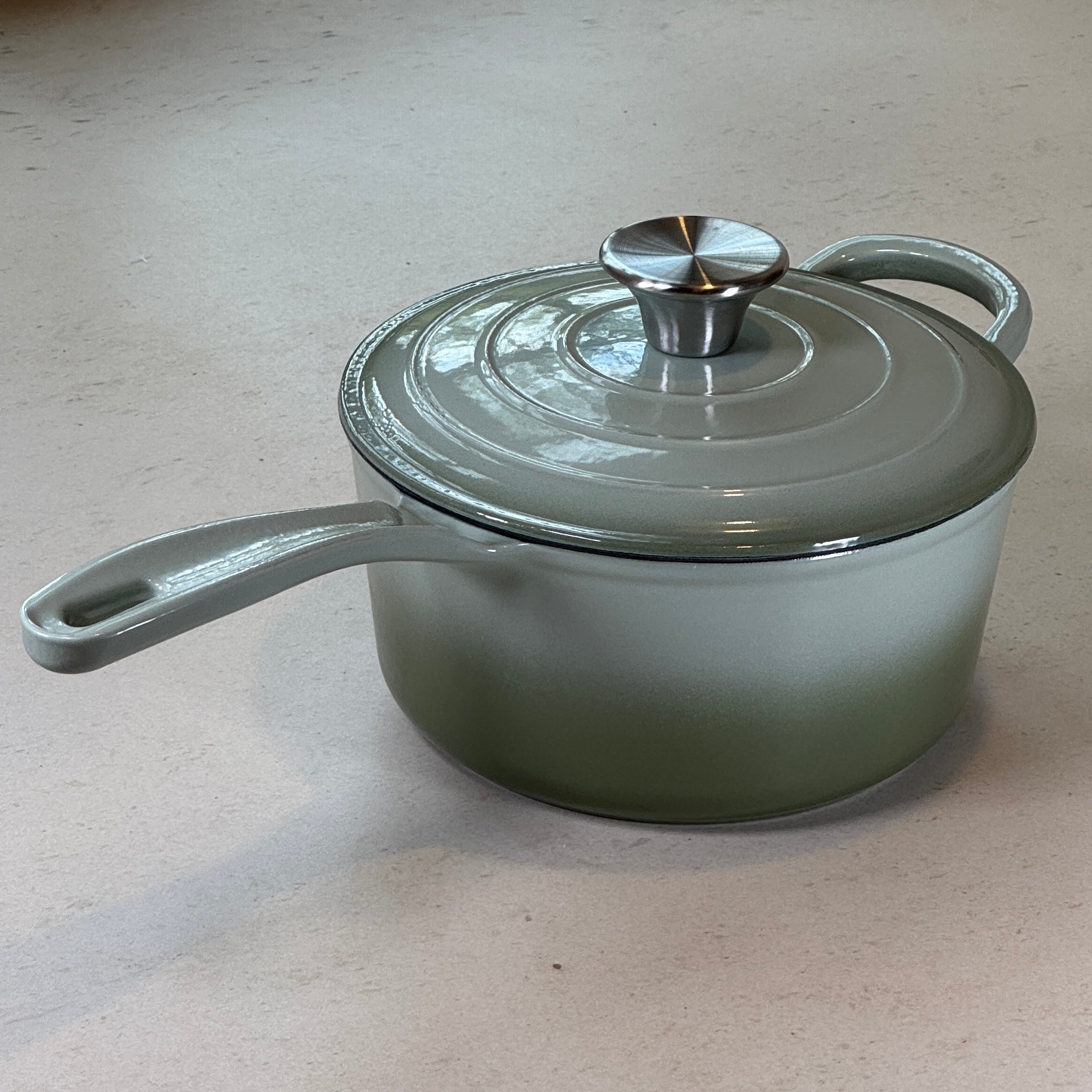 Casserole ronde en fonte émaillée –  Vert Sauge