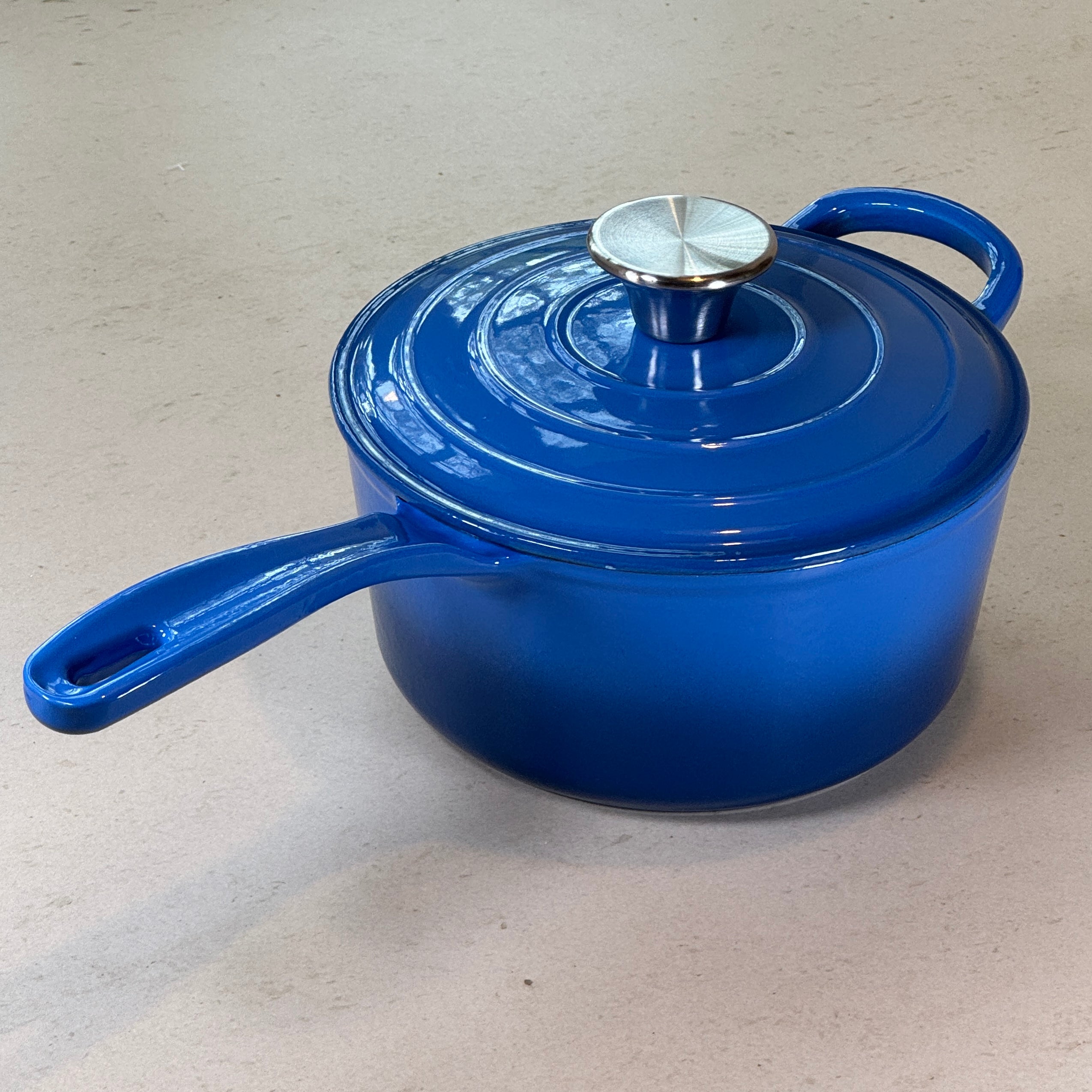 Casserole ronde en fonte émaillée – Bleu Myrtille