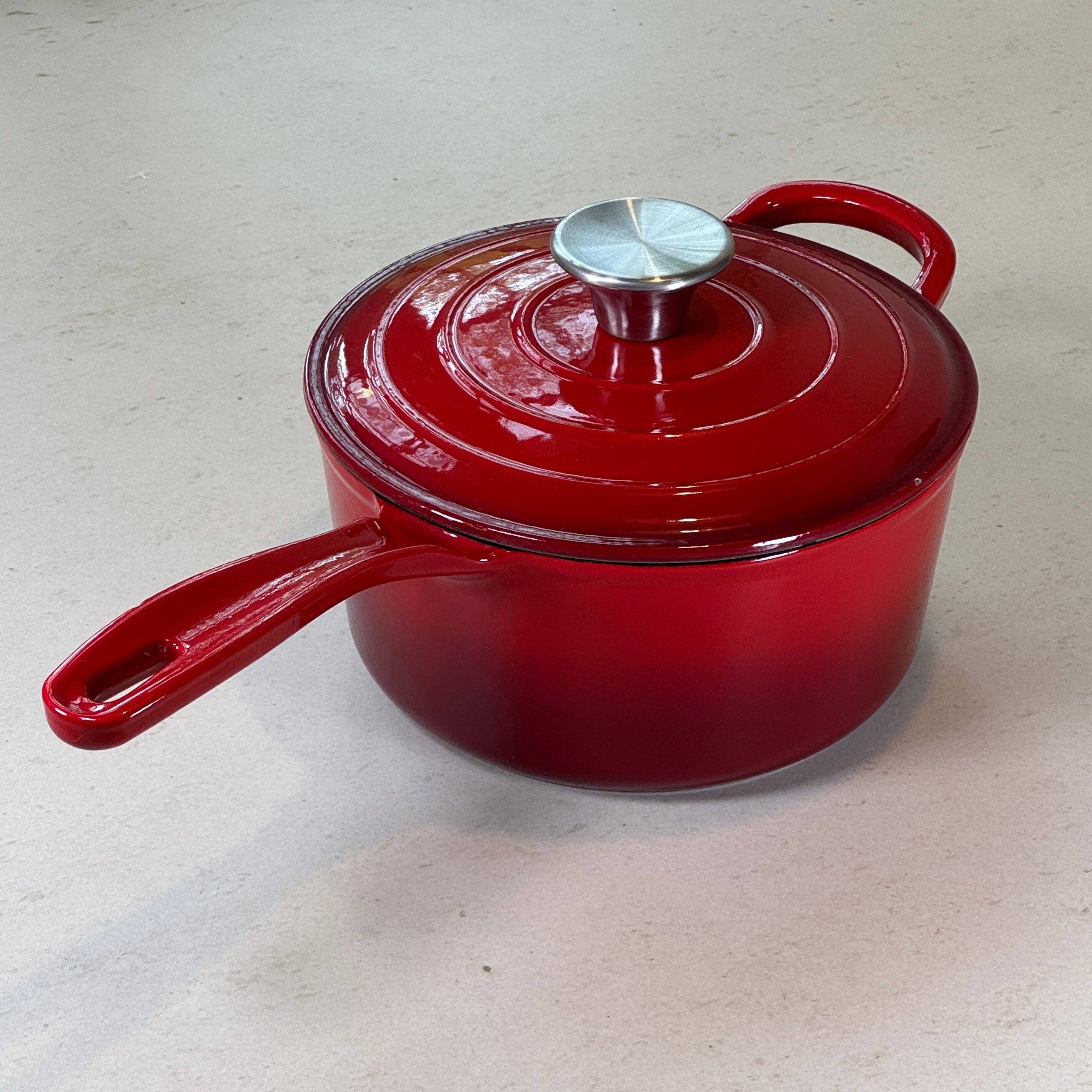 Casserole ronde en fonte émaillée – Rouge Cerise