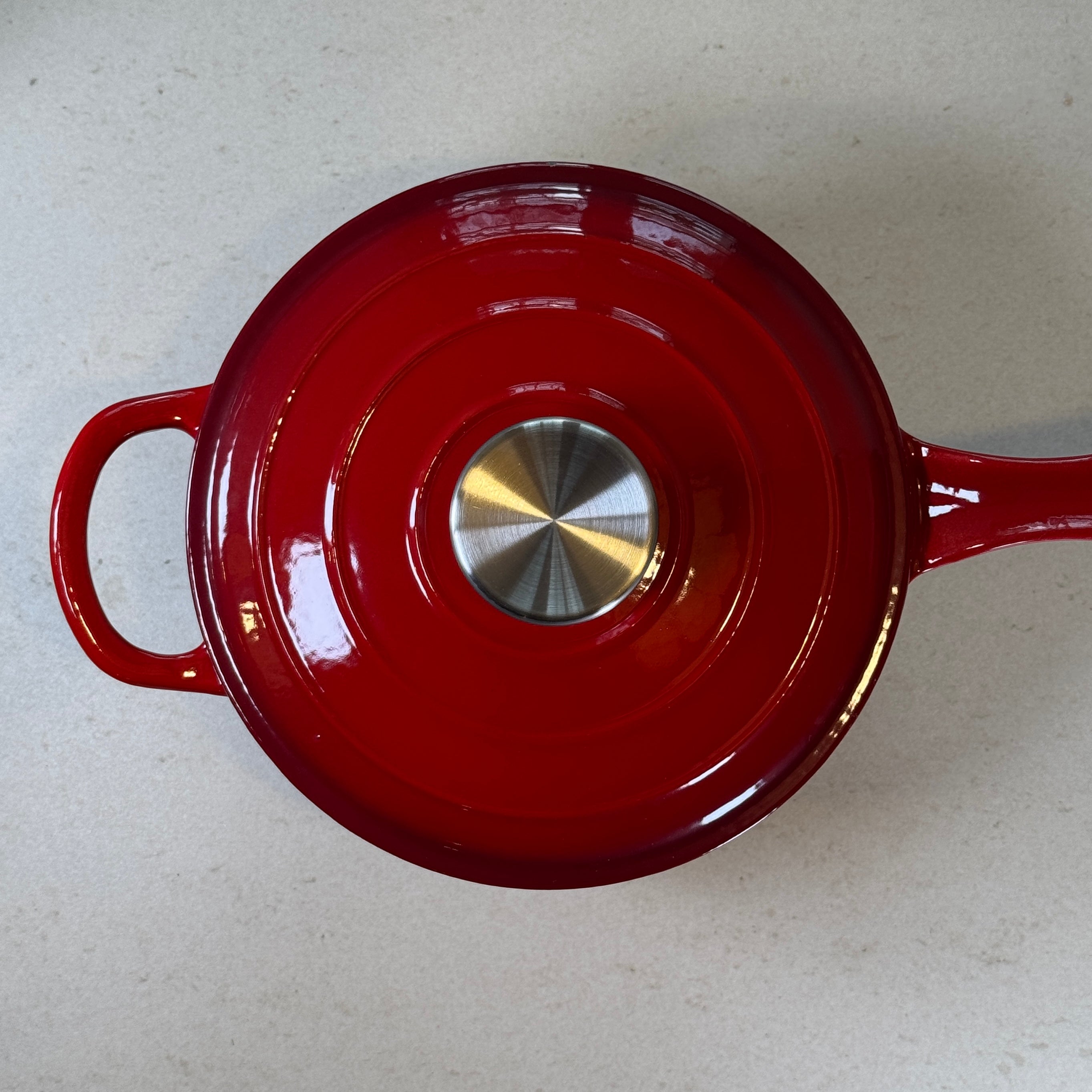 Casserole ronde en fonte émaillée – Rouge Cerise