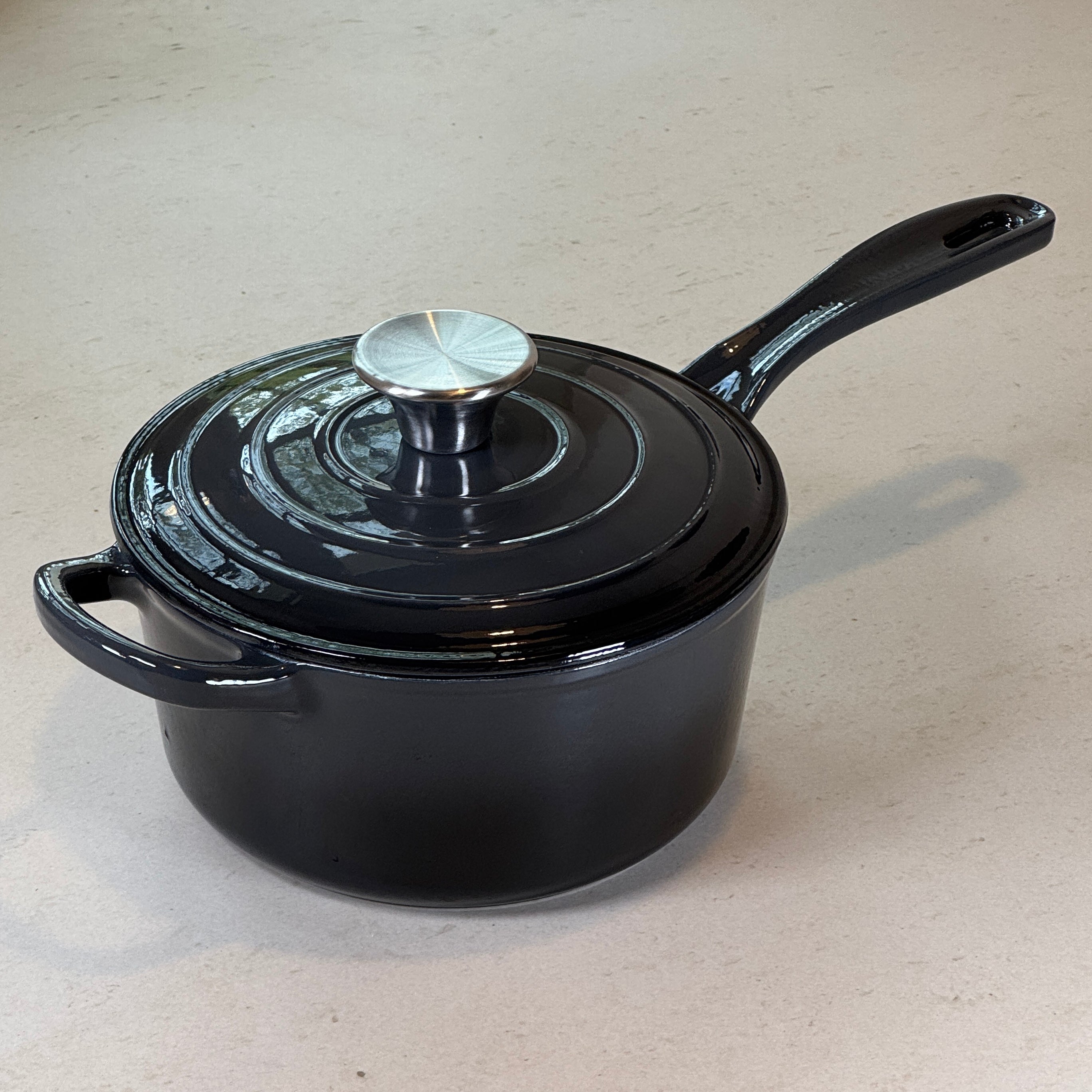 Casserole ronde en fonte émaillée – Gris Truffe