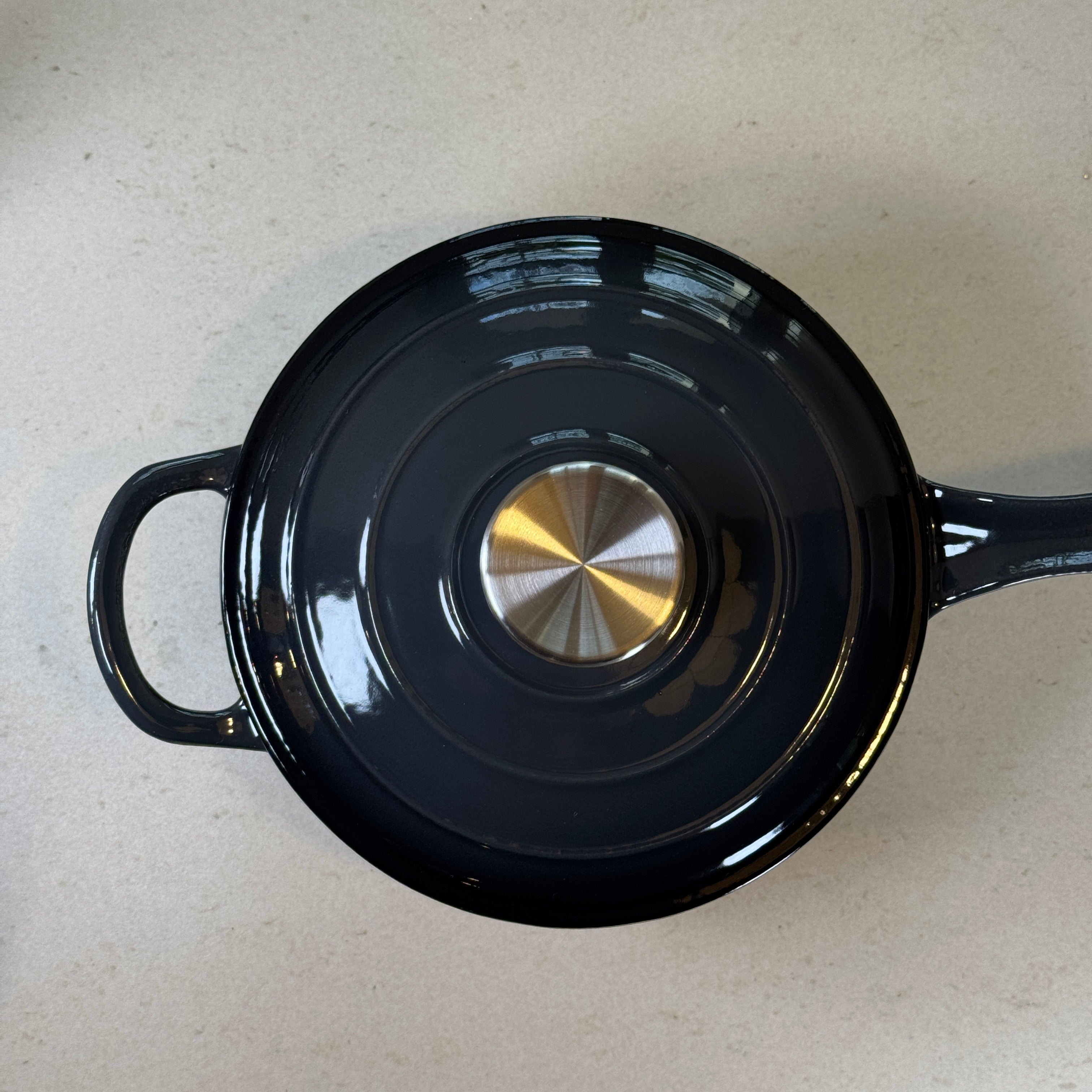 Casserole ronde en fonte émaillée – Gris Truffe