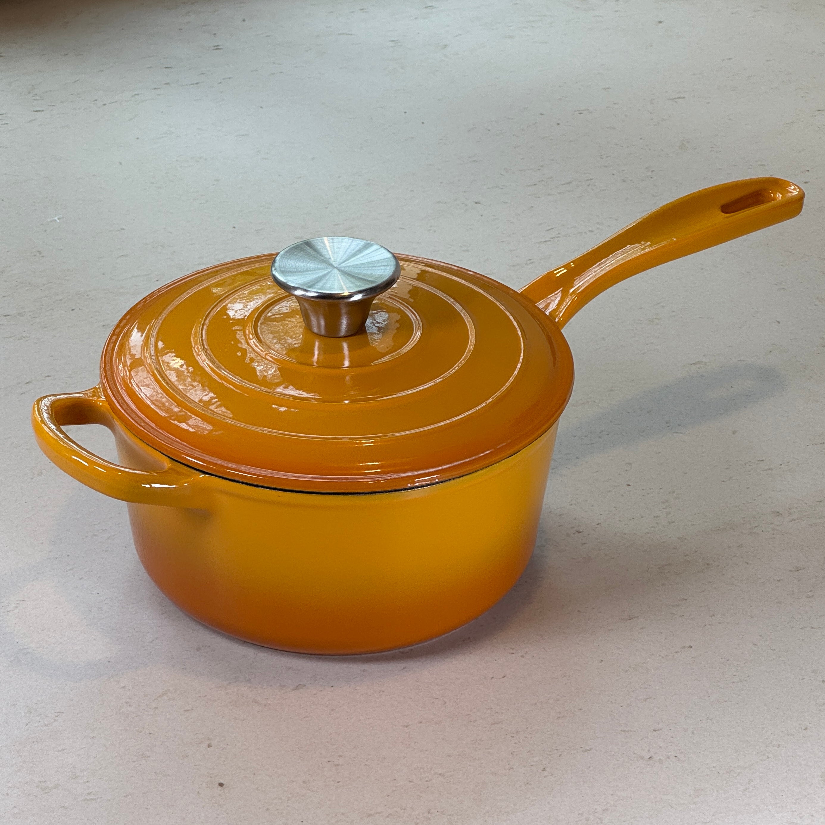Casserole ronde en fonte émaillée –  Jaune Moutarde
