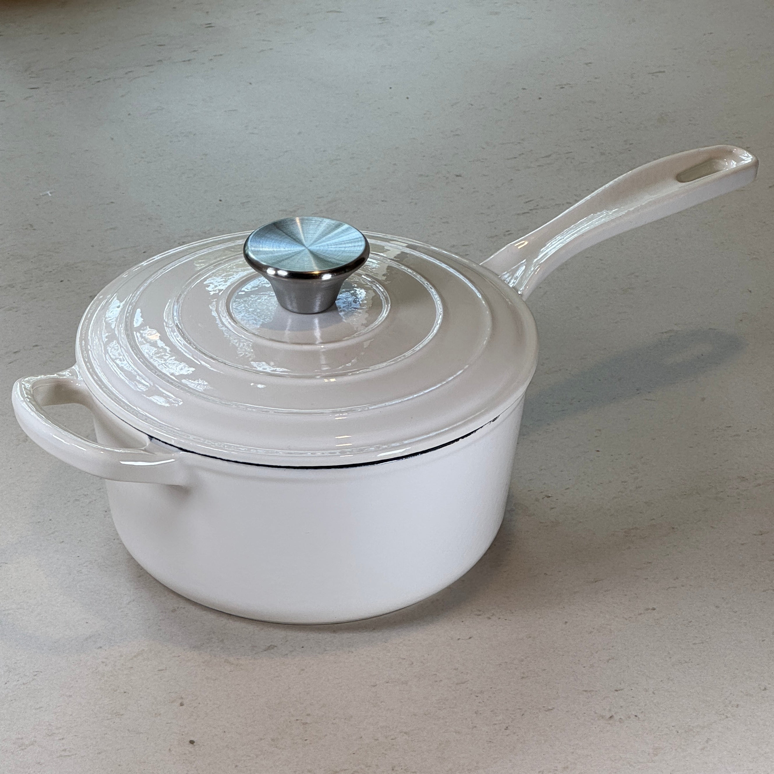 Casserole ronde en fonte émaillée – Blanc Vanille