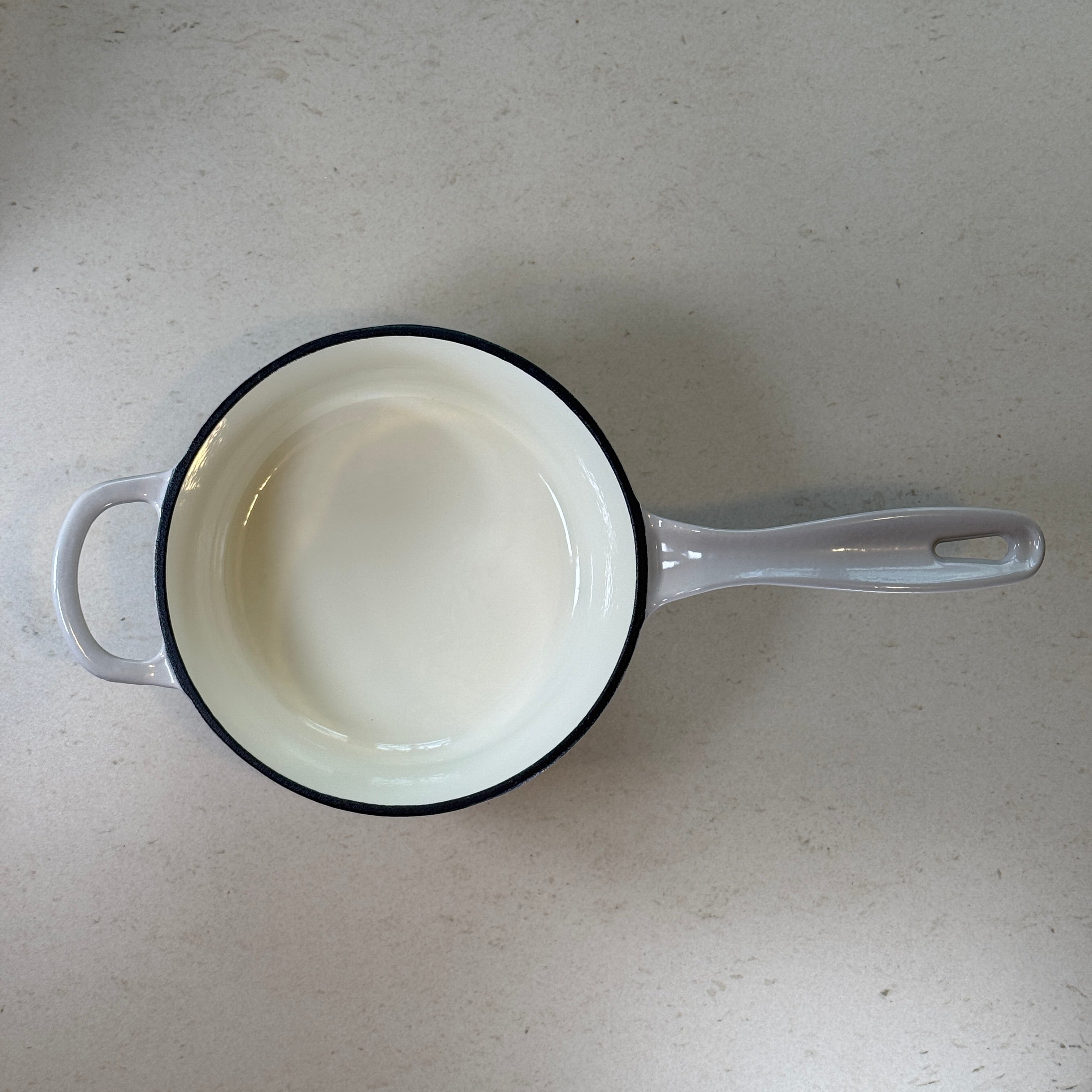 Casserole ronde en fonte émaillée – Gris Meringue