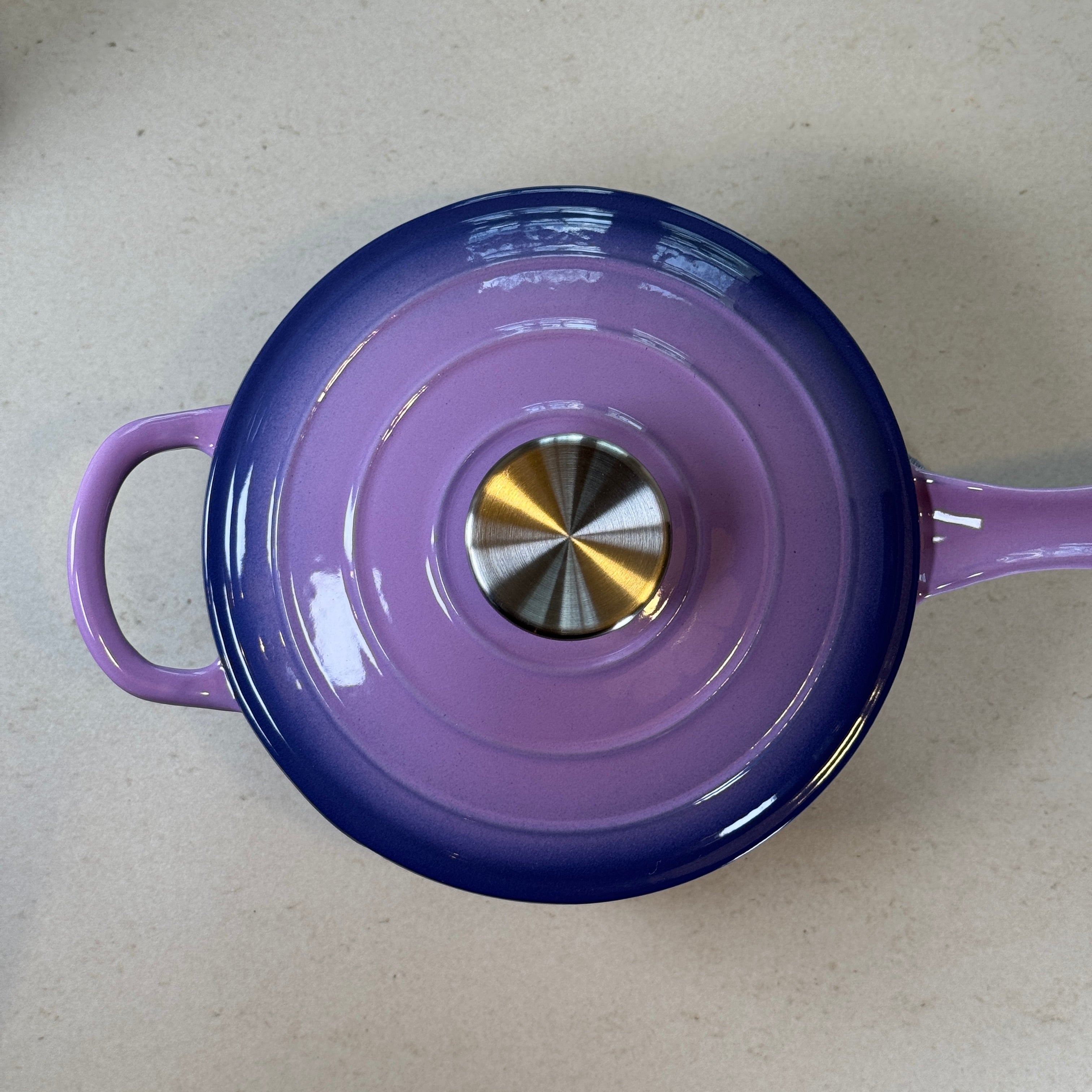 Casserole ronde en fonte émaillée – Violet Prune