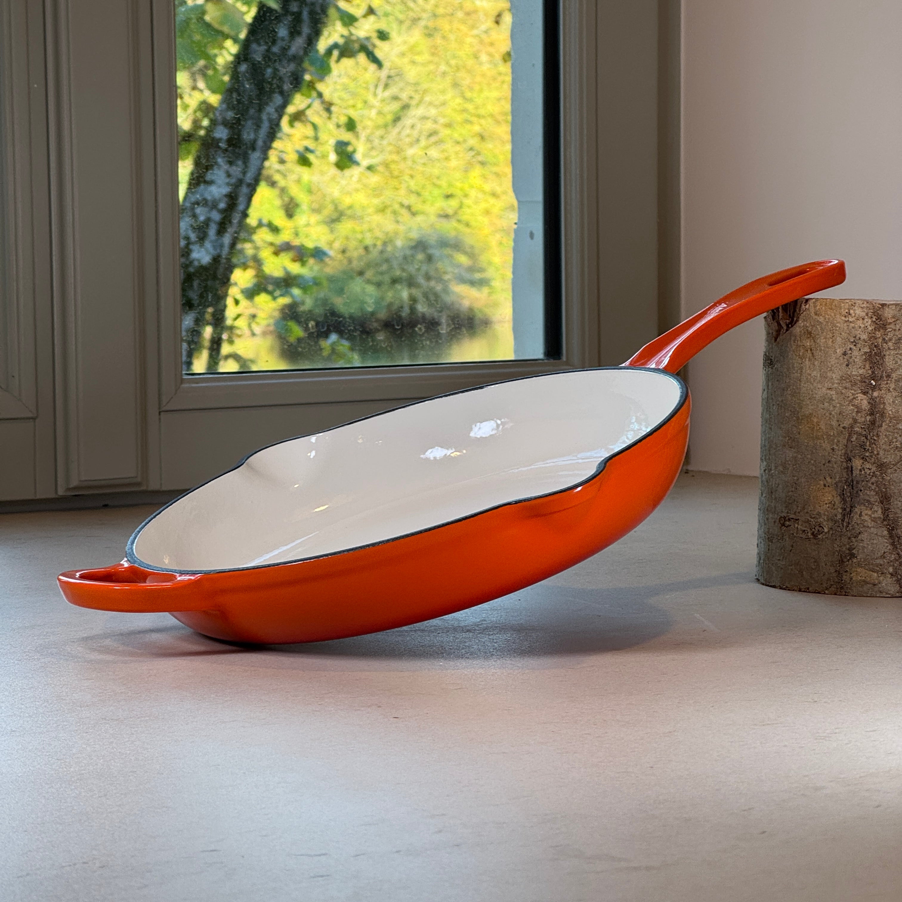 Poêle ronde en fonte émaillée avec anse – Orange