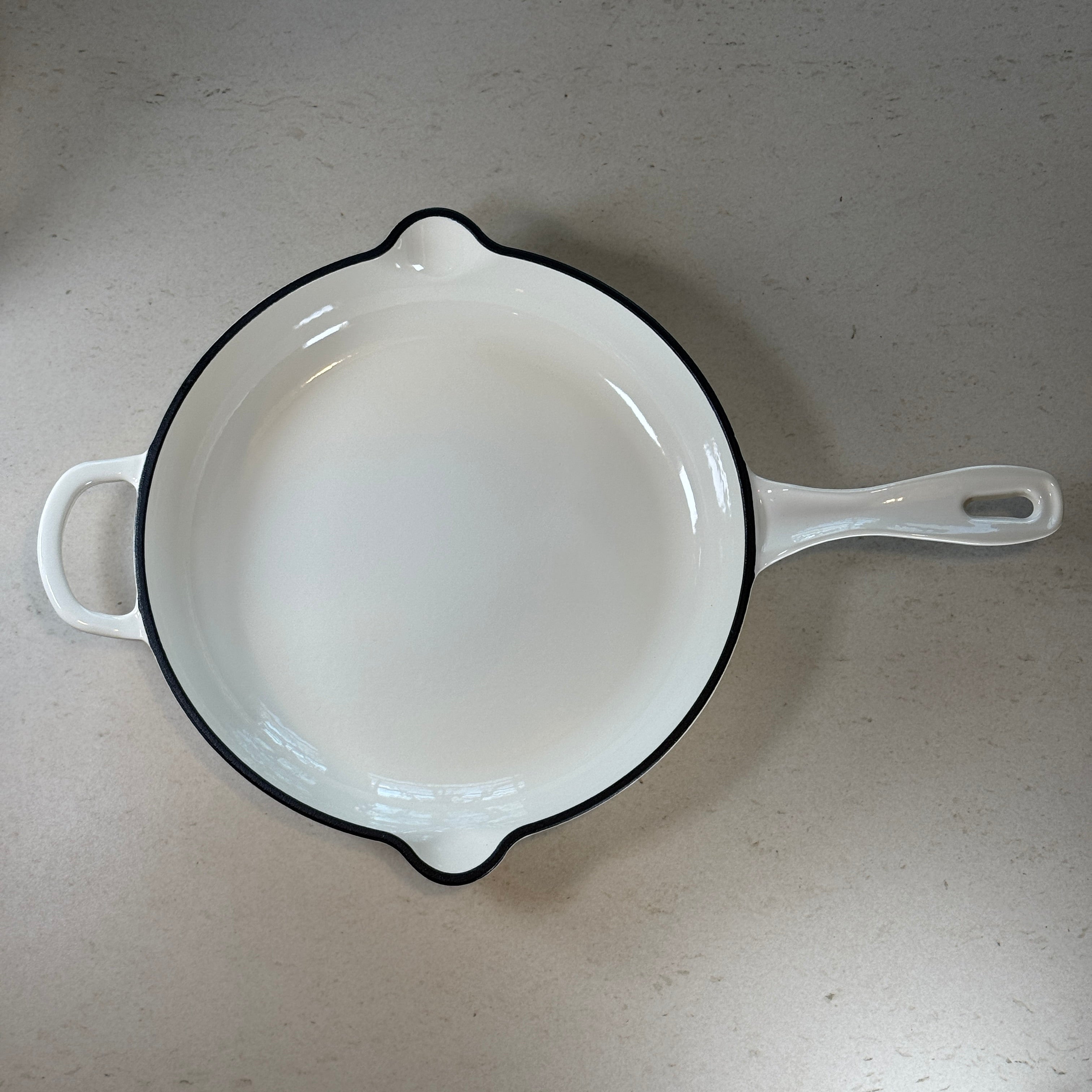 Poêle ronde en fonte émaillée avec anse – Blanc Vanille