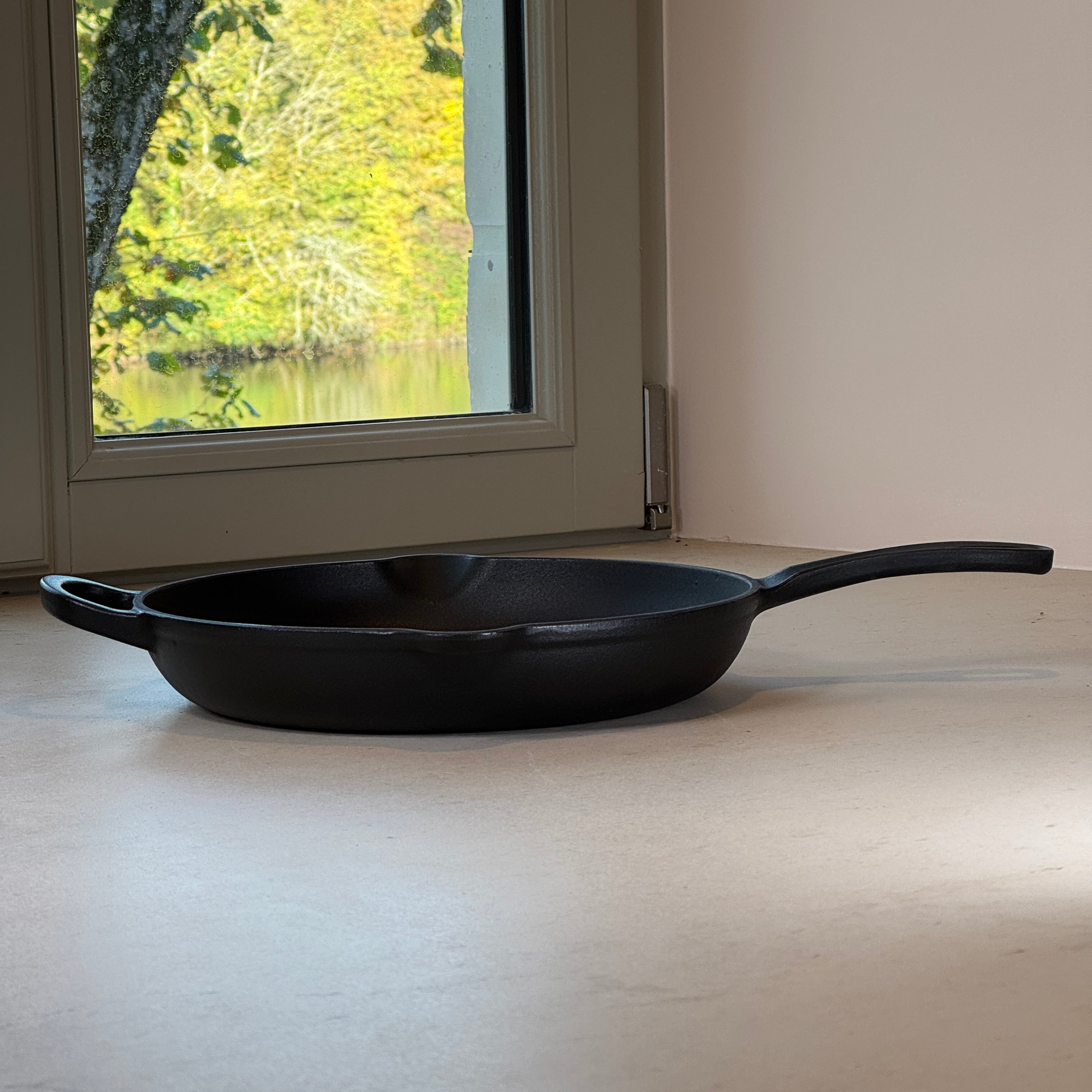 Poêle ronde en fonte avec anse – Noir Mat