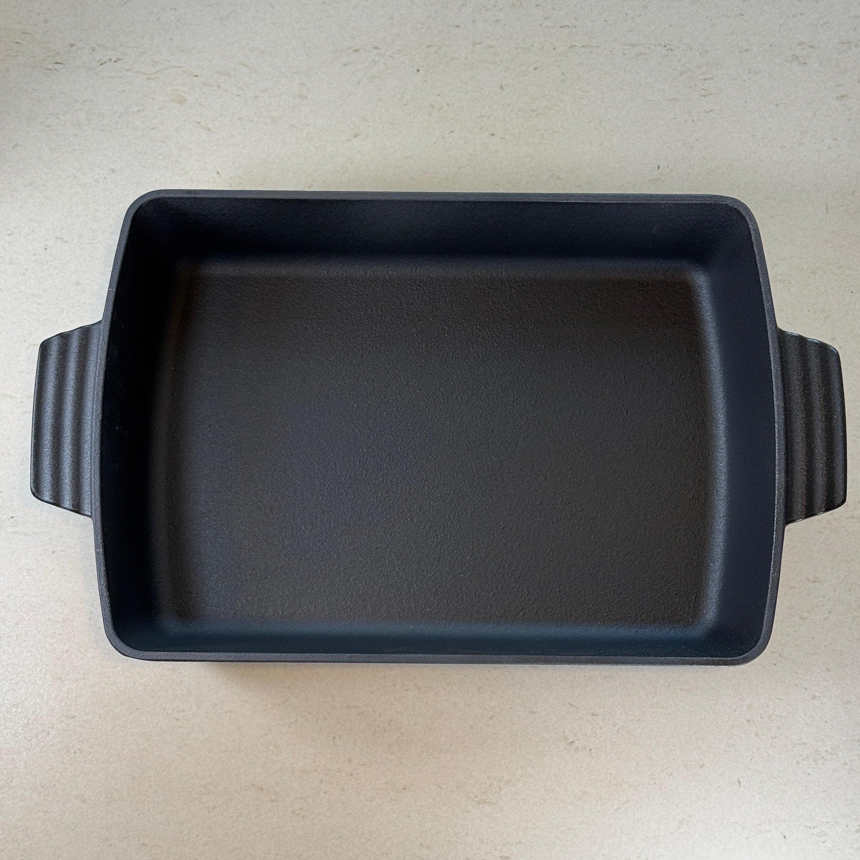 Plat à rôtir rectangulaire en fonte – Noir Mat