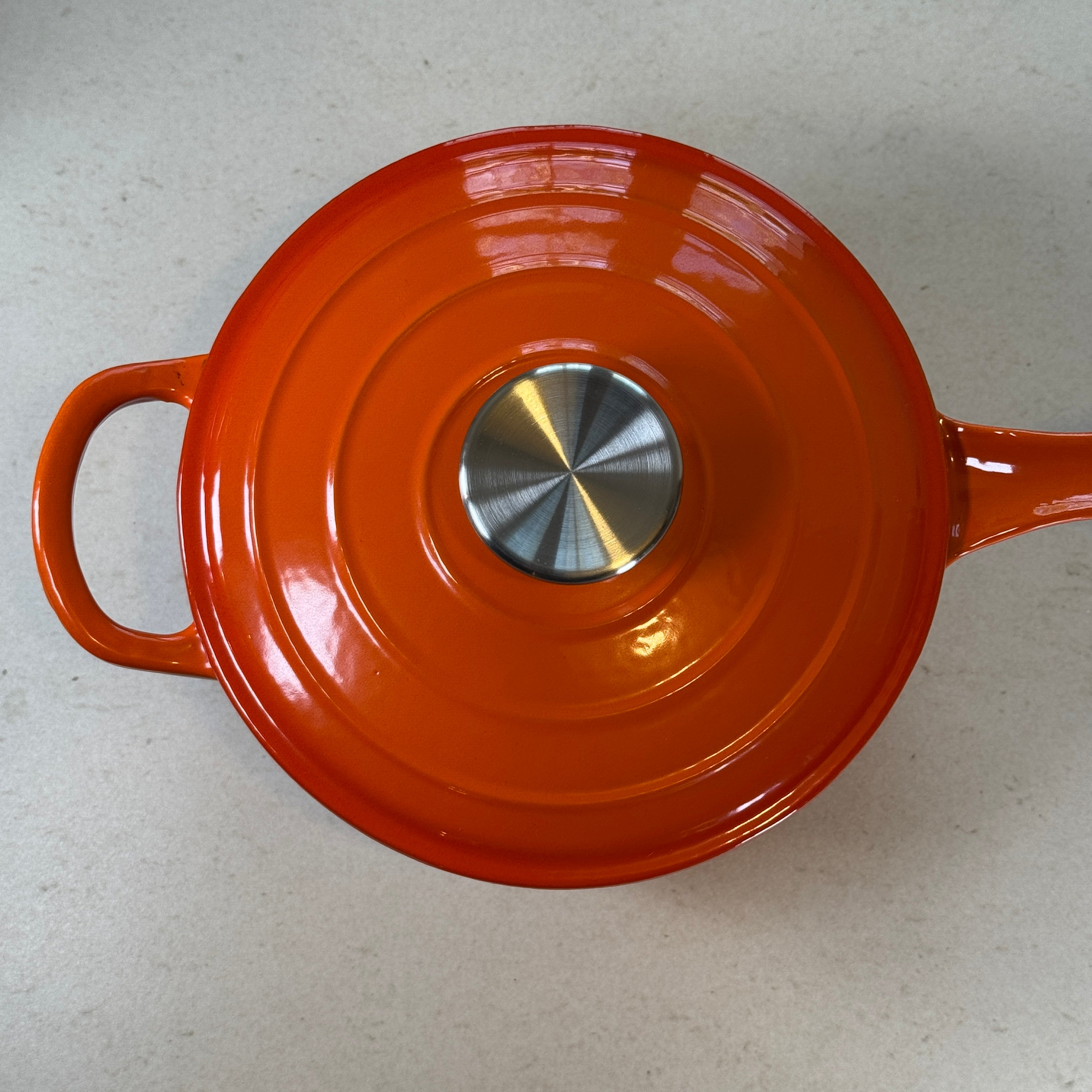 Casserole ronde en fonte émaillée – Orange