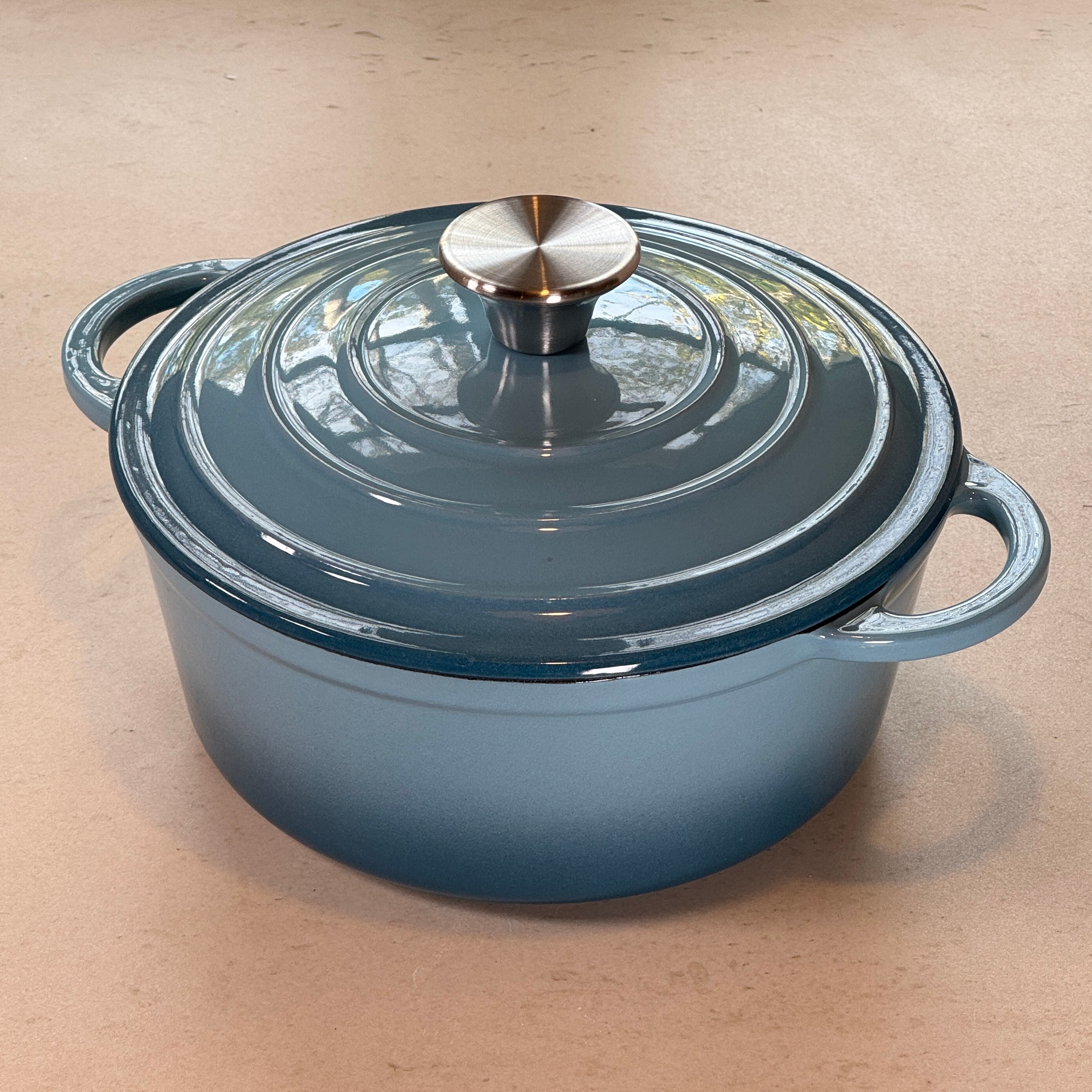Cocotte ronde en fonte émaillée – Bleu Perle