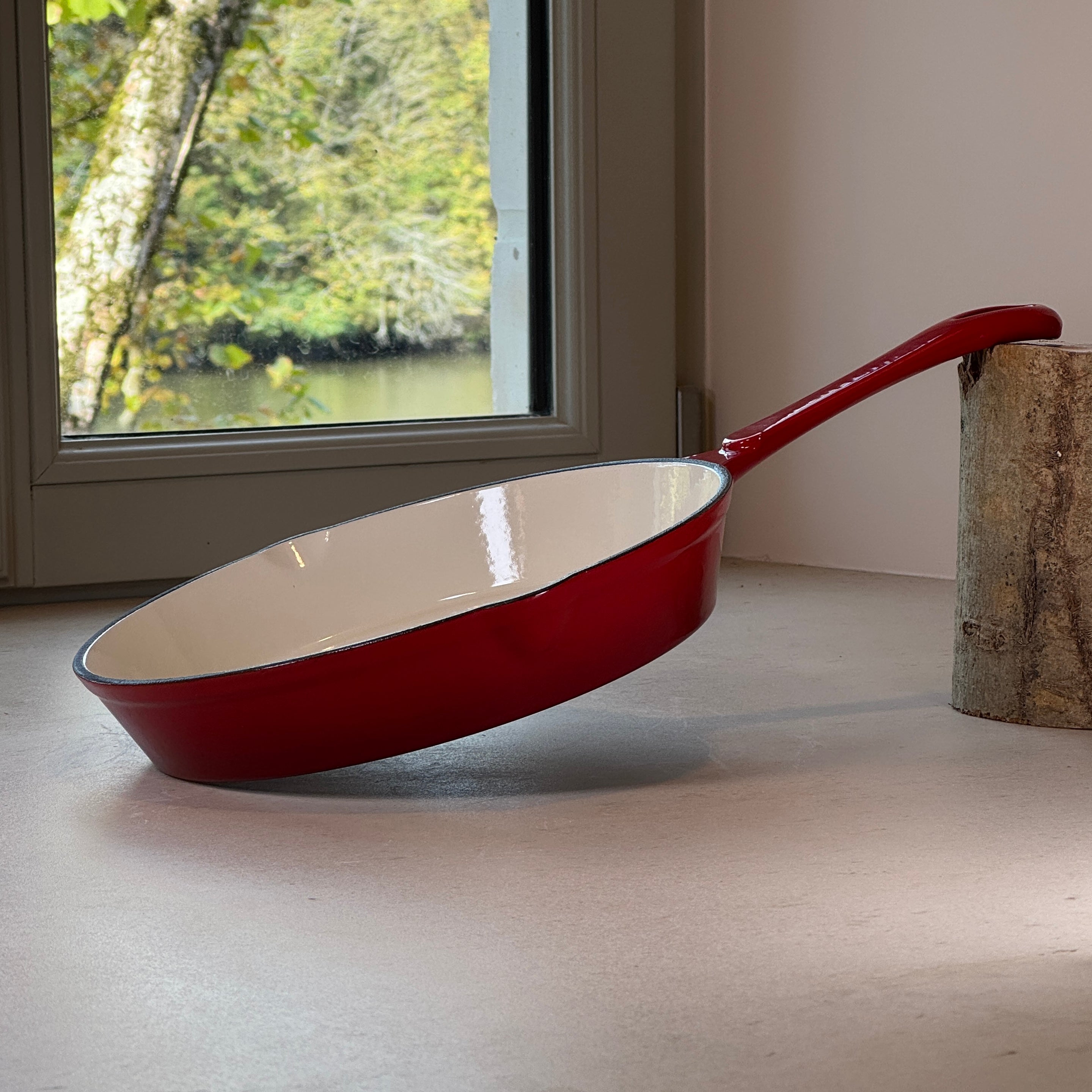 Poêle ronde en fonte émaillée – Rouge Cerise