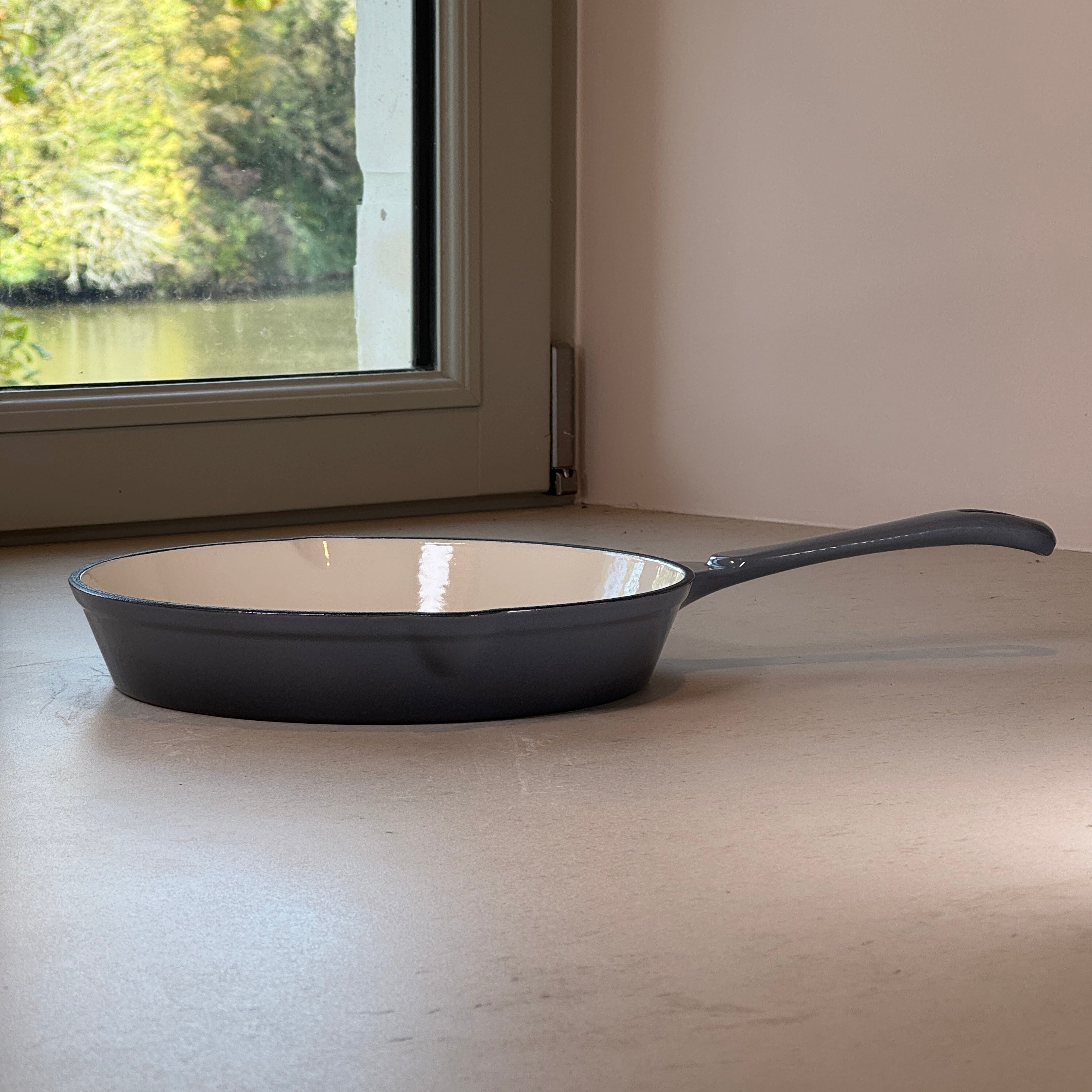 Poêle ronde en fonte émaillée – Gris Anthracite