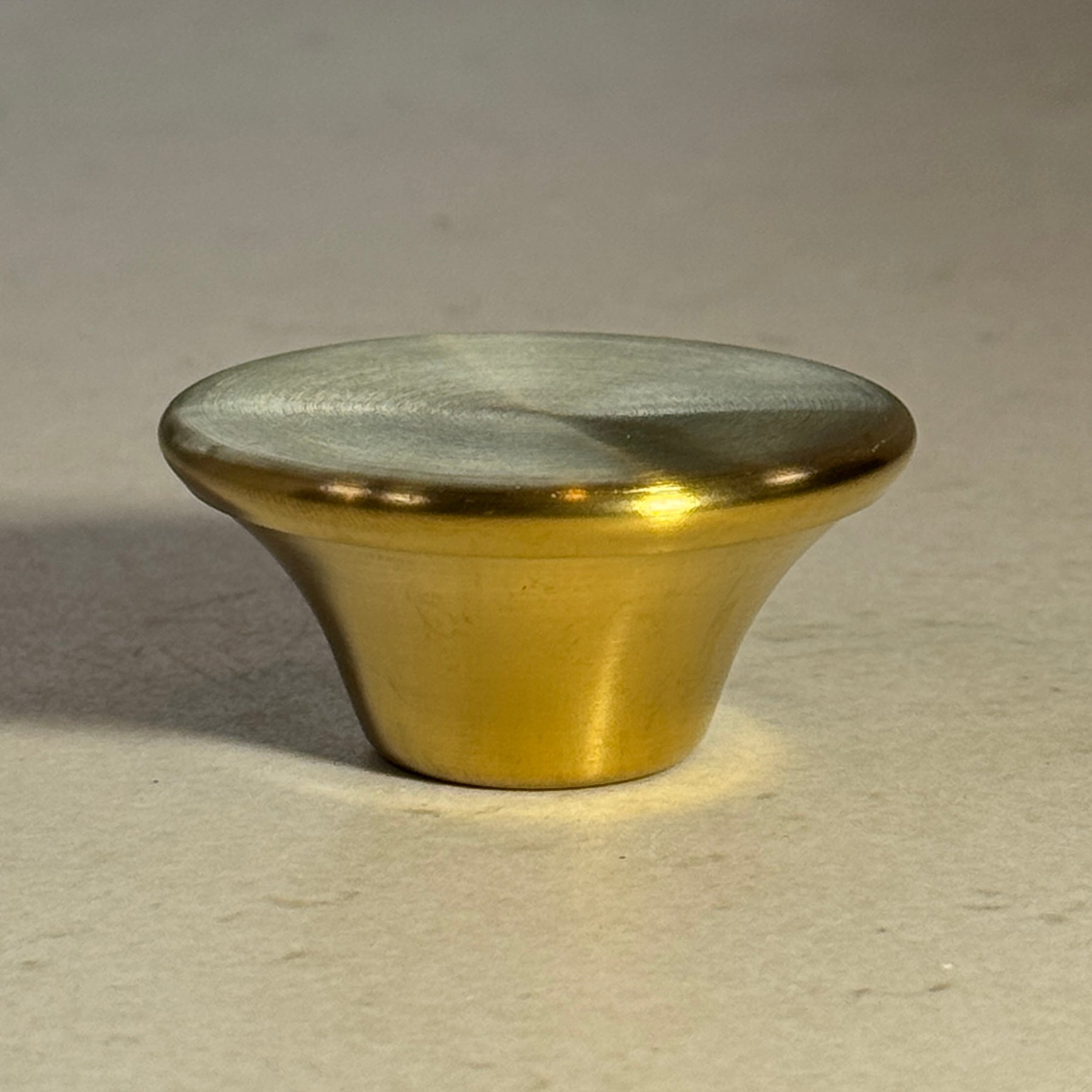 Bouton doré adaptable sur tous les couvercles