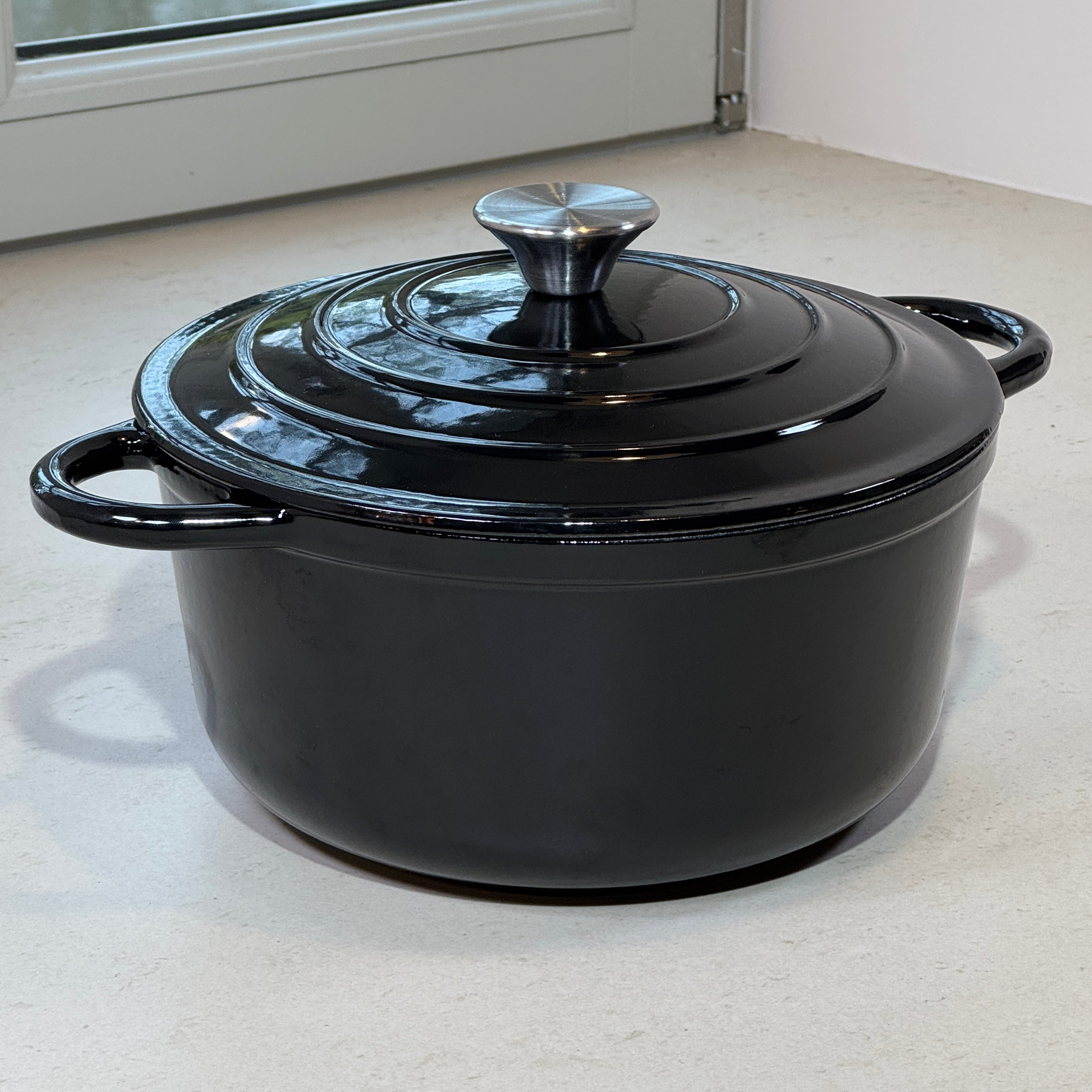 Cocotte ronde en fonte émaillée – Noir Brillant