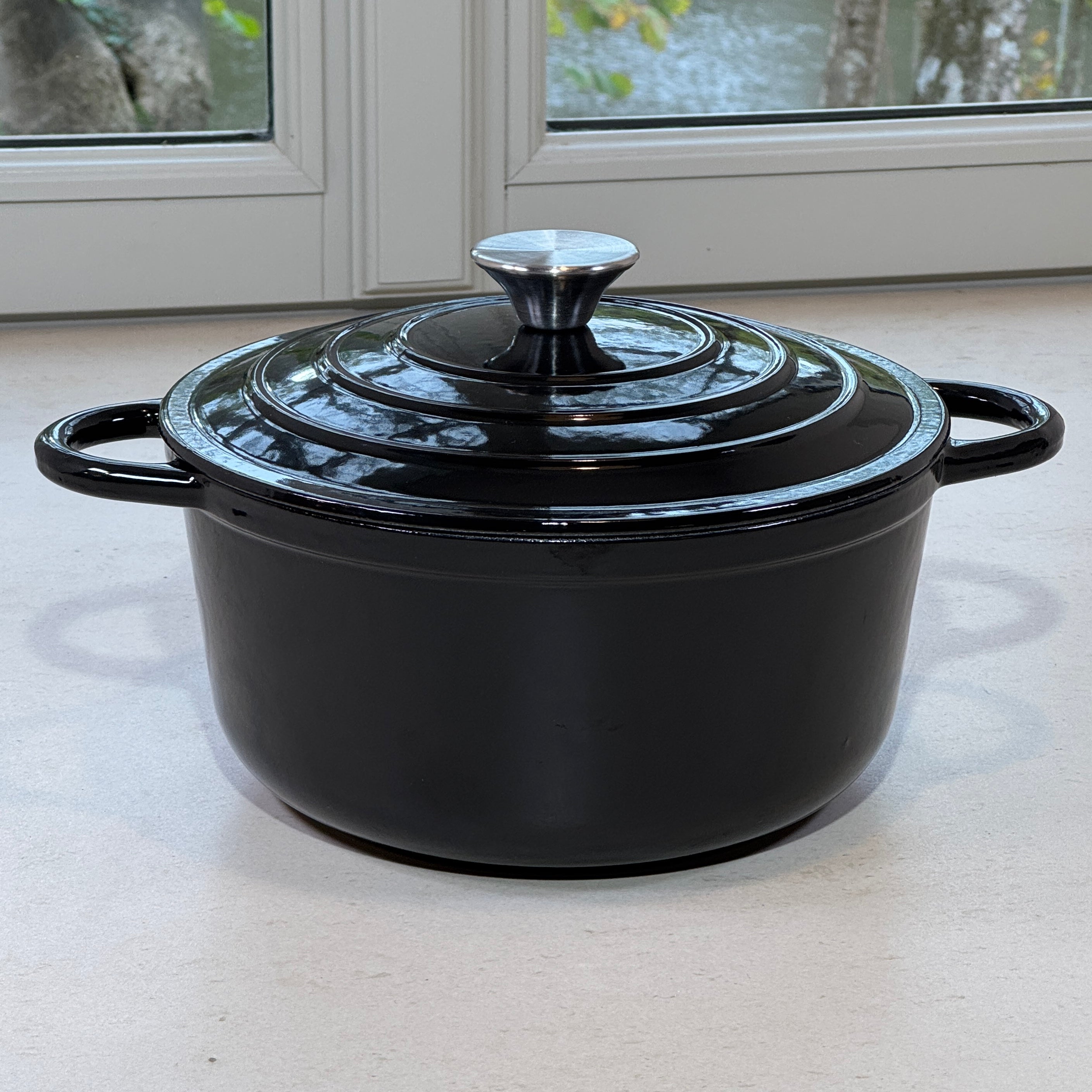 Cocotte ronde en fonte émaillée – Noir Brillant