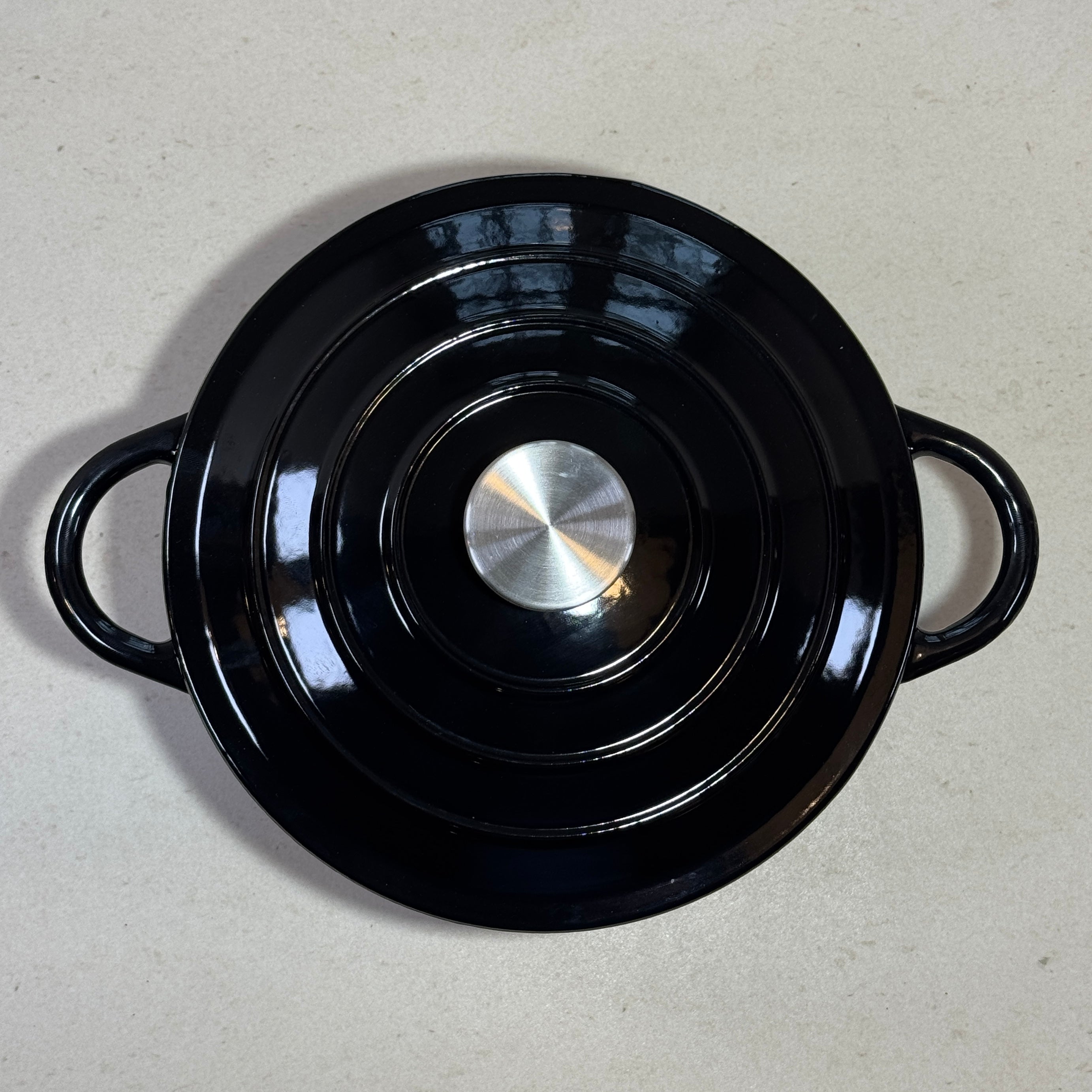 Cocotte ronde en fonte émaillée – Noir Brillant