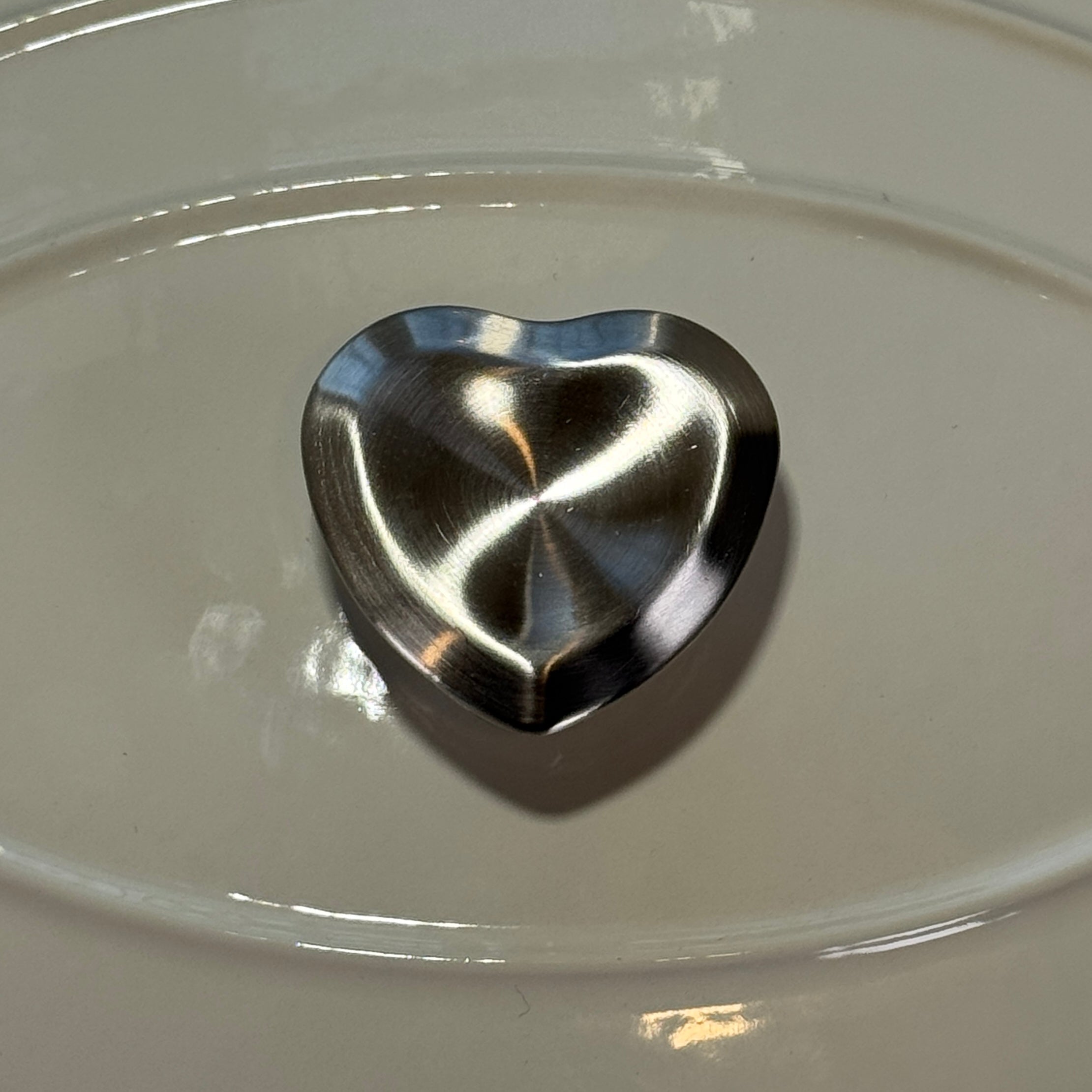 Bouton argenté coeur adaptable sur tous les couvercles