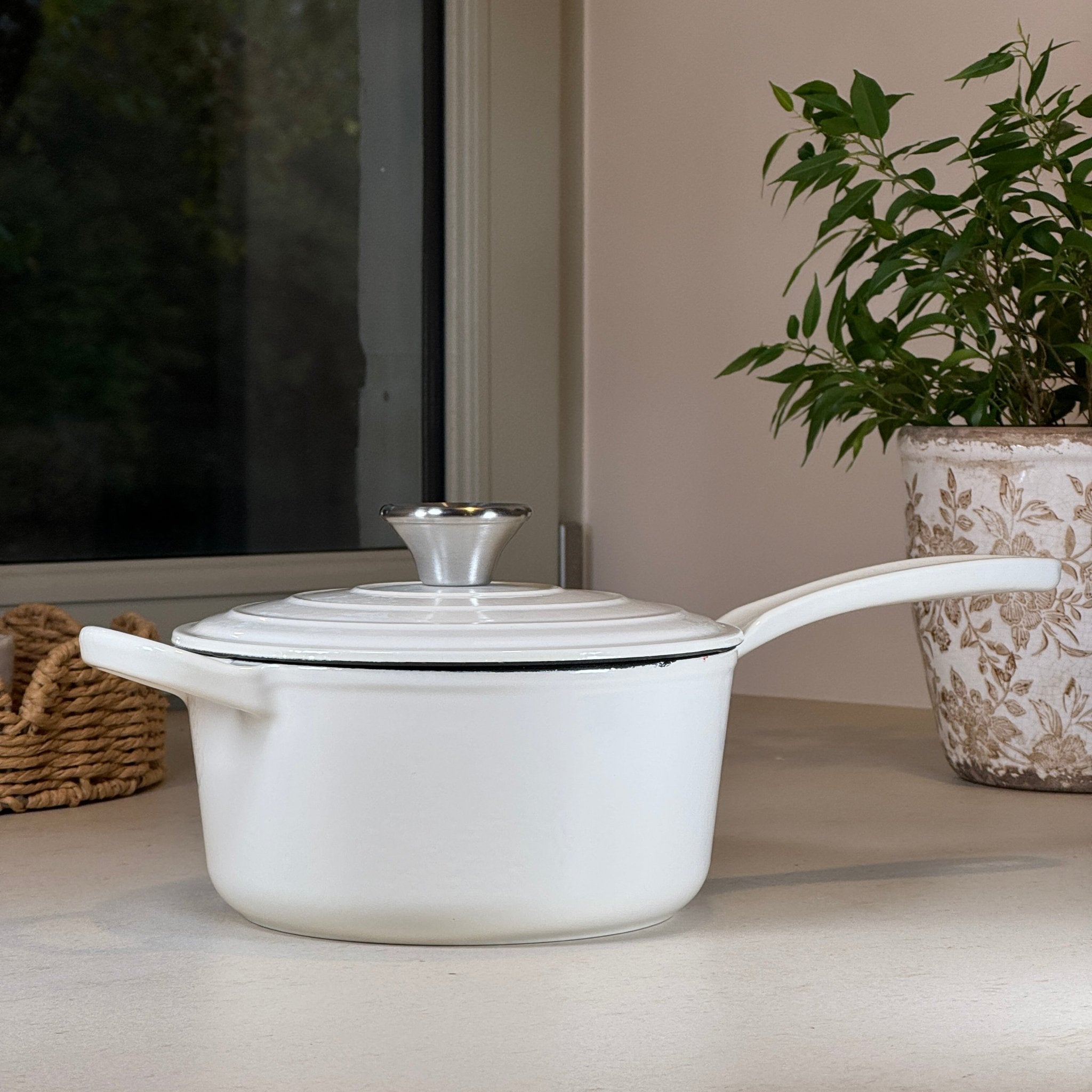 Casserole en fonte émaillée Blanc Vanille 19 cm avec couvercle à picots et anse ergonomique