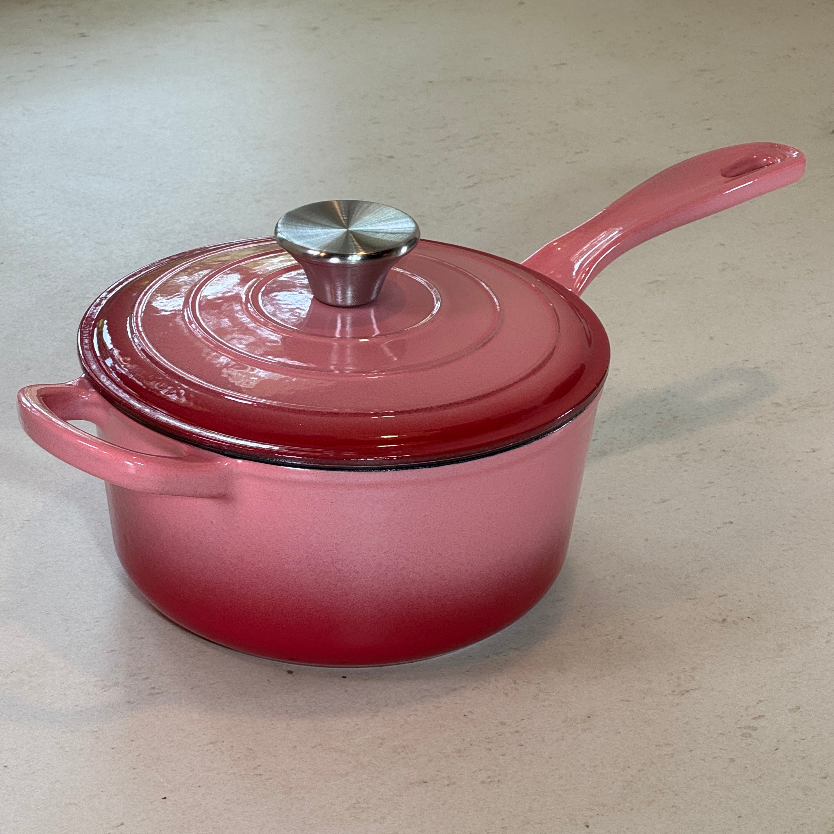 Casserole en fonte émaillée Rose conçue pour une cuisson précise et homogène au quotidien