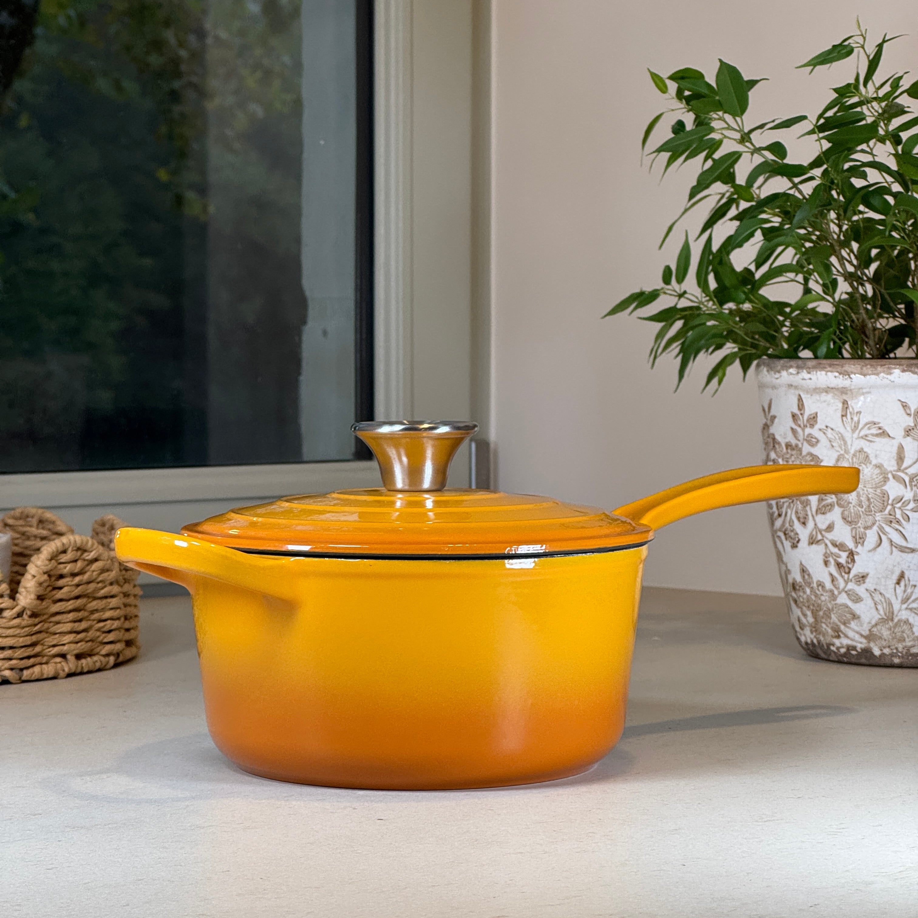 Casserole ronde fonte émaillée jaune moutarde