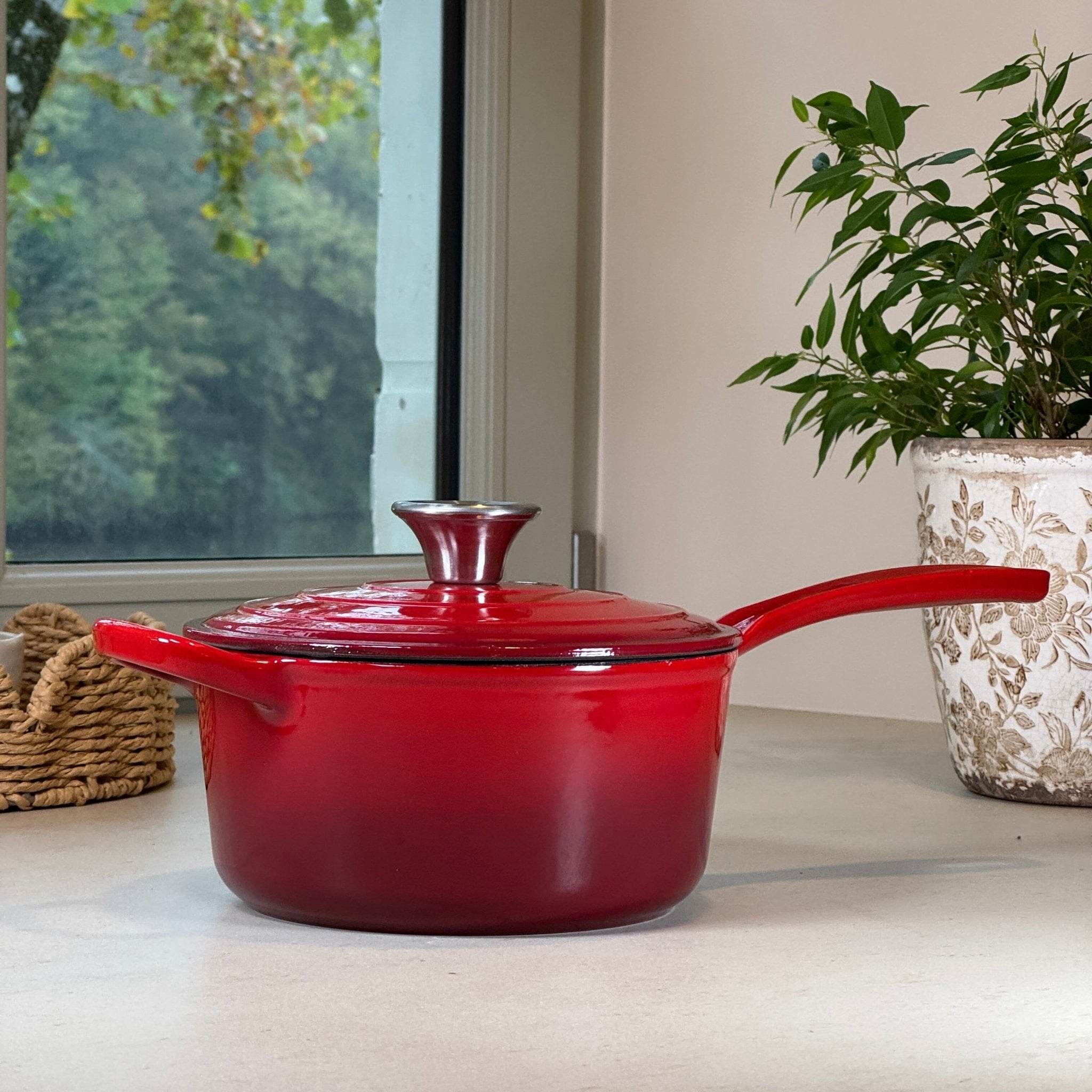 Casserole ronde fonte émaillée rouge cerise