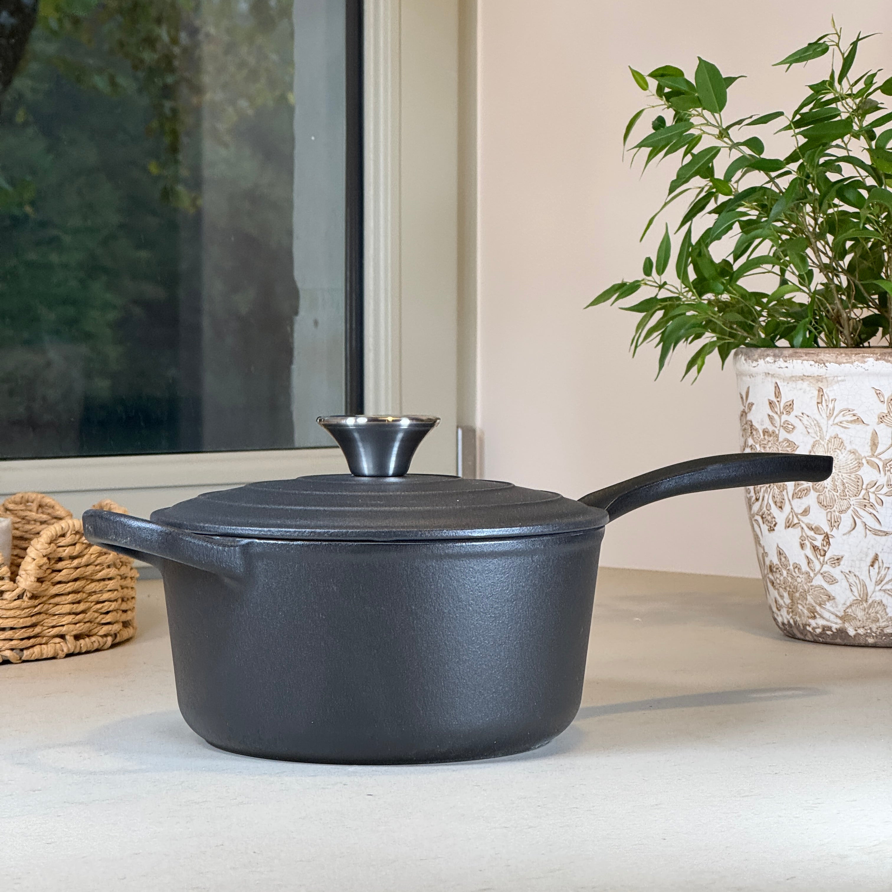 Casserole ronde fonte noir mat
