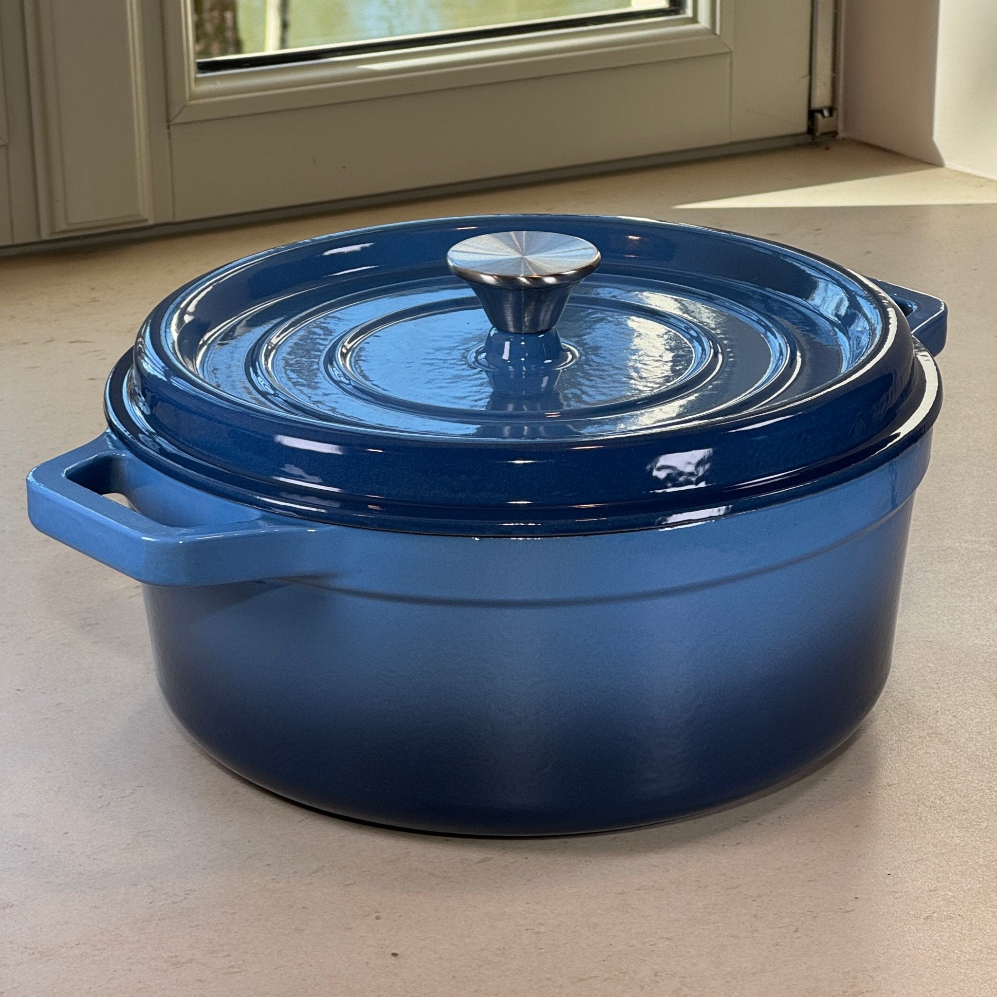 Cocotte classique ronde en fonte émaillée Bleu Perle pour cuisine familiale, cuisson au four et tous feux